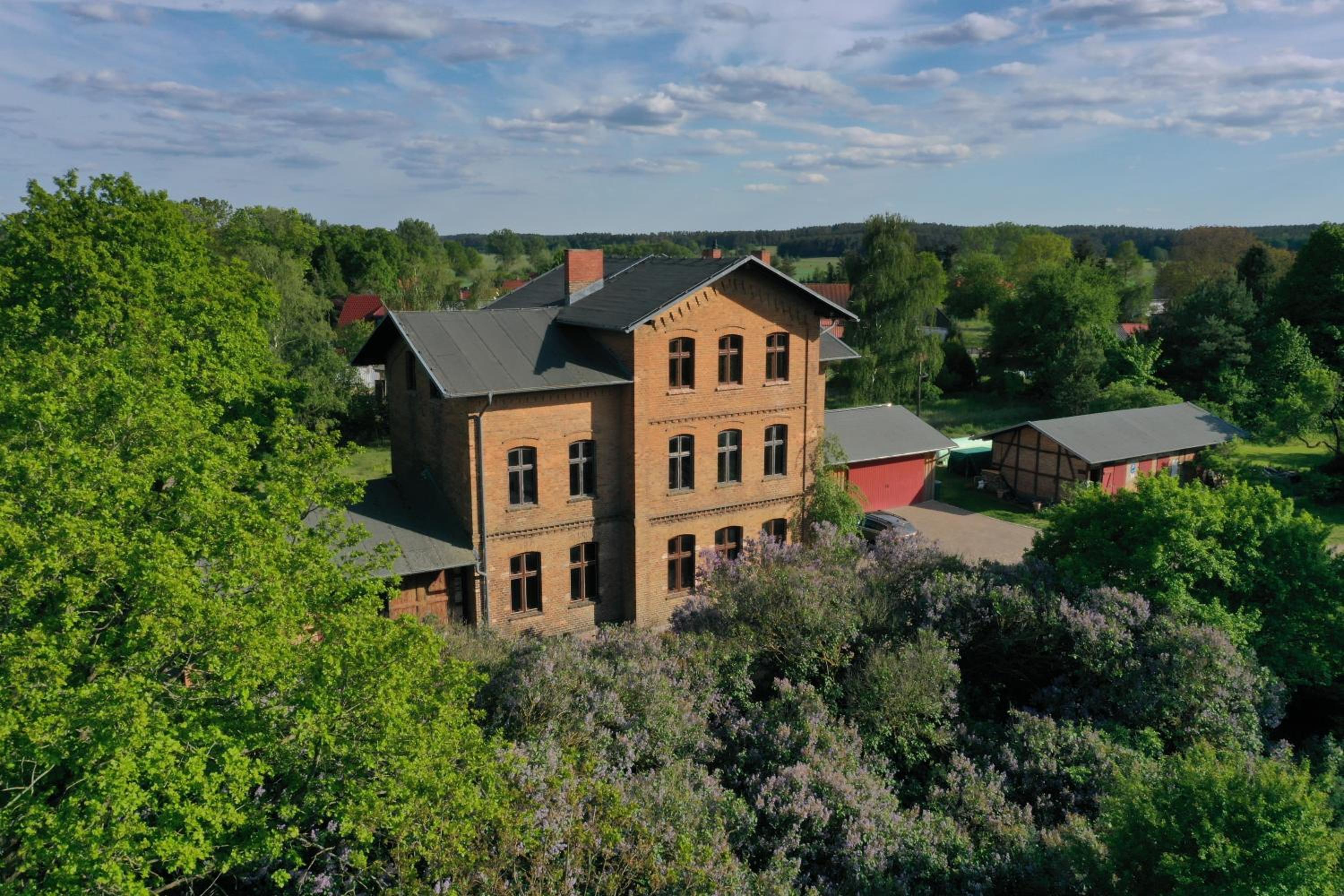 Landbahnhof Buschhof 1 OG, mit Gartensauna