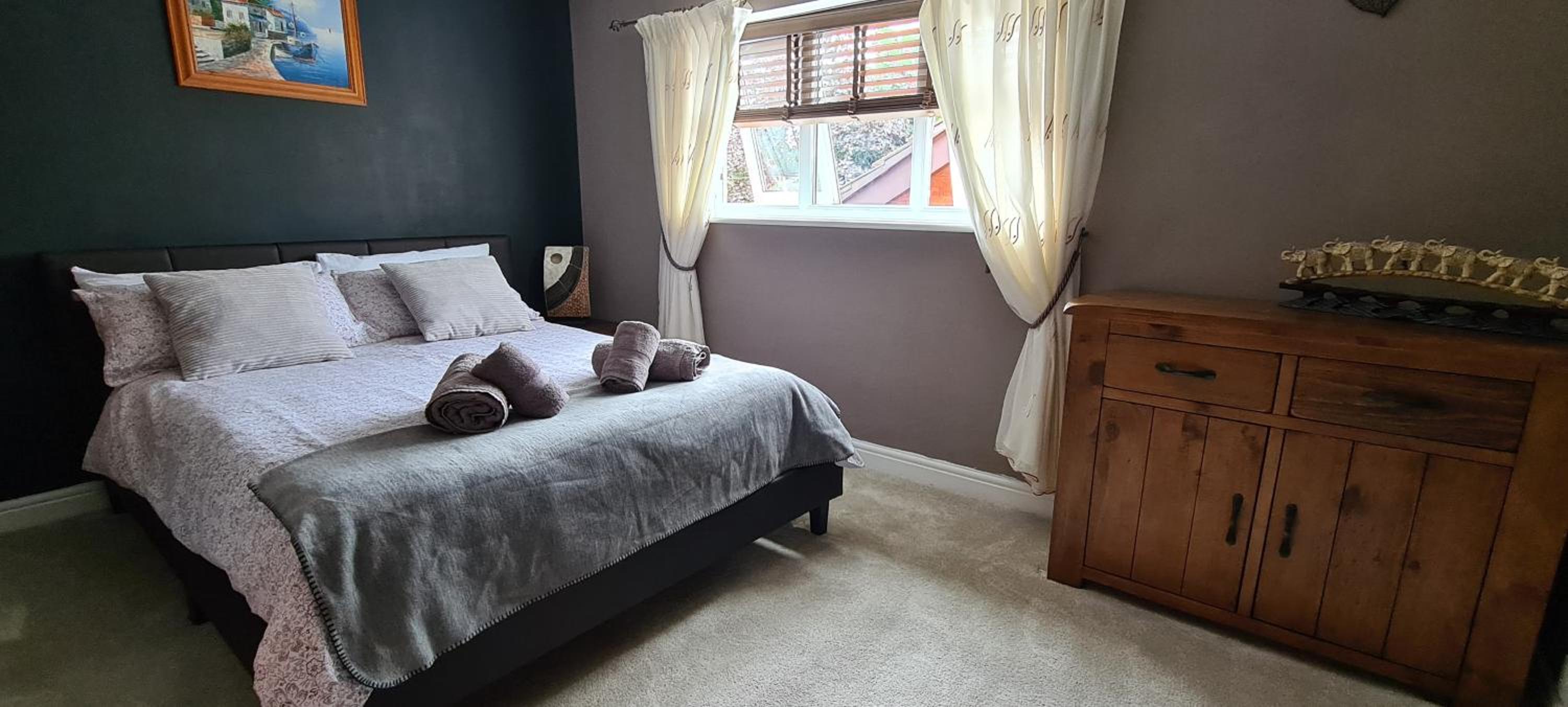 Spacious, 5 bed house for 9 in Chester view 2