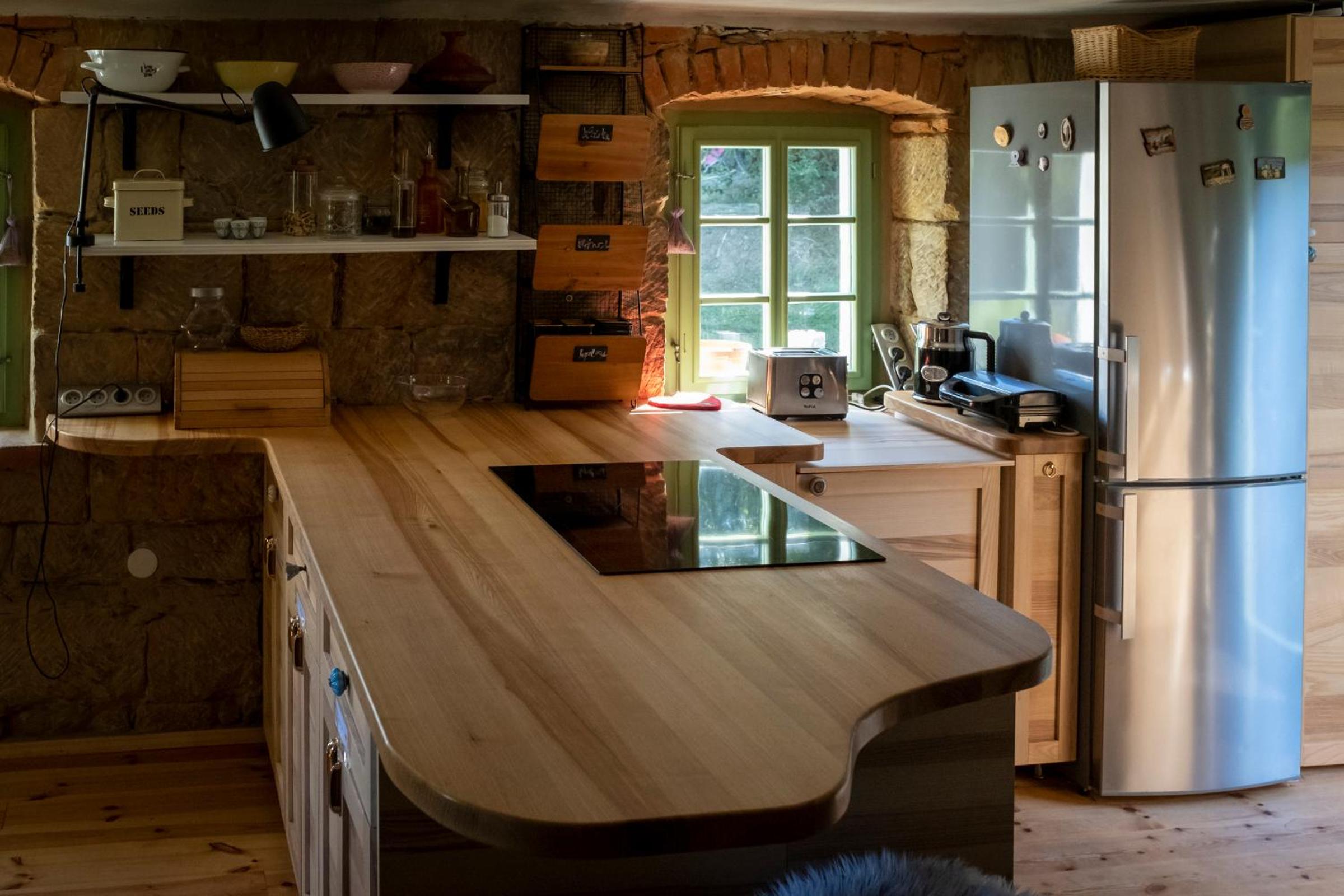 ENJOY Cozy Romance Hills Forest Gardens Views Sauna Whirlpool Bath