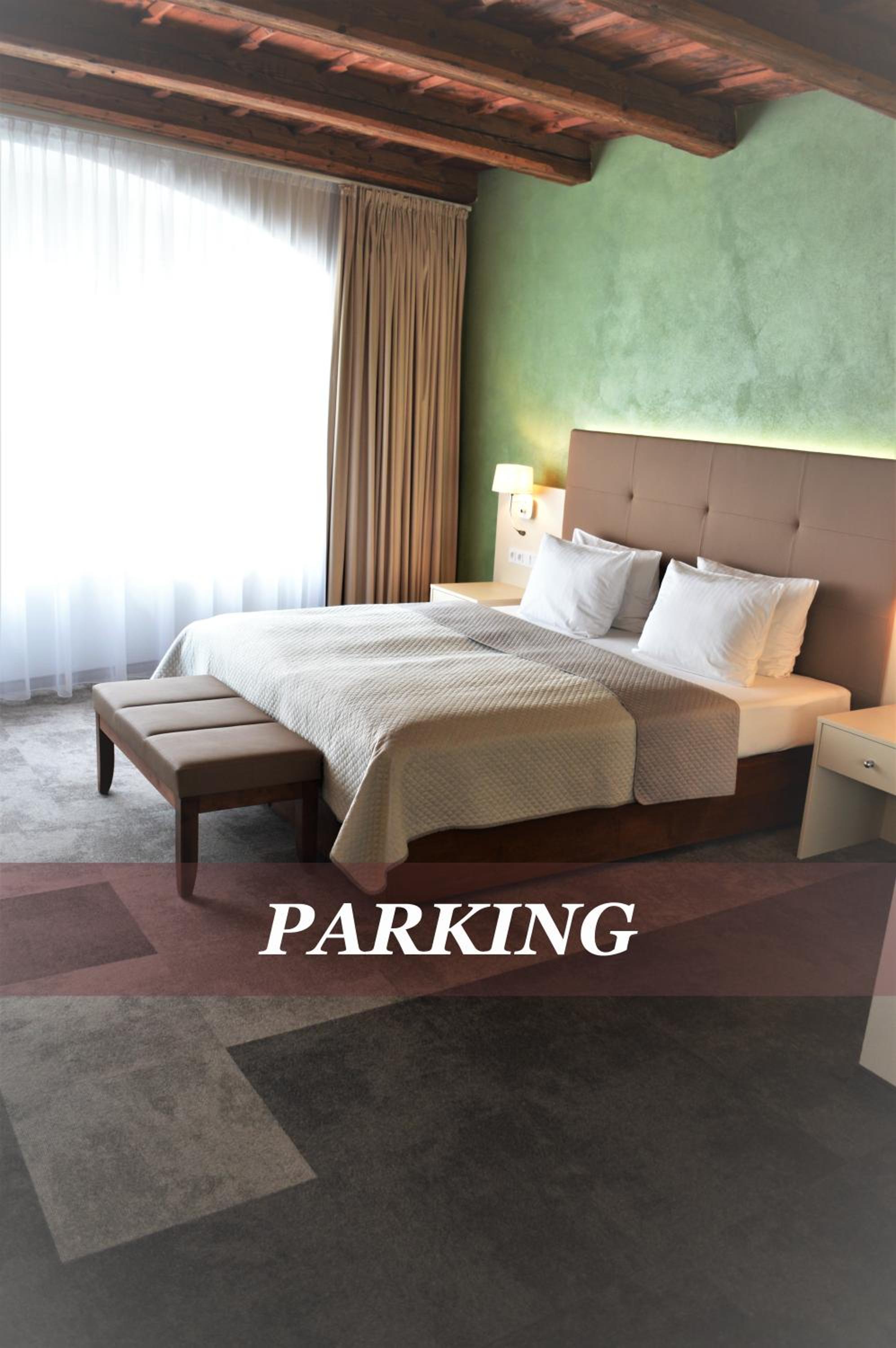 LH Hotel Golden Wheel