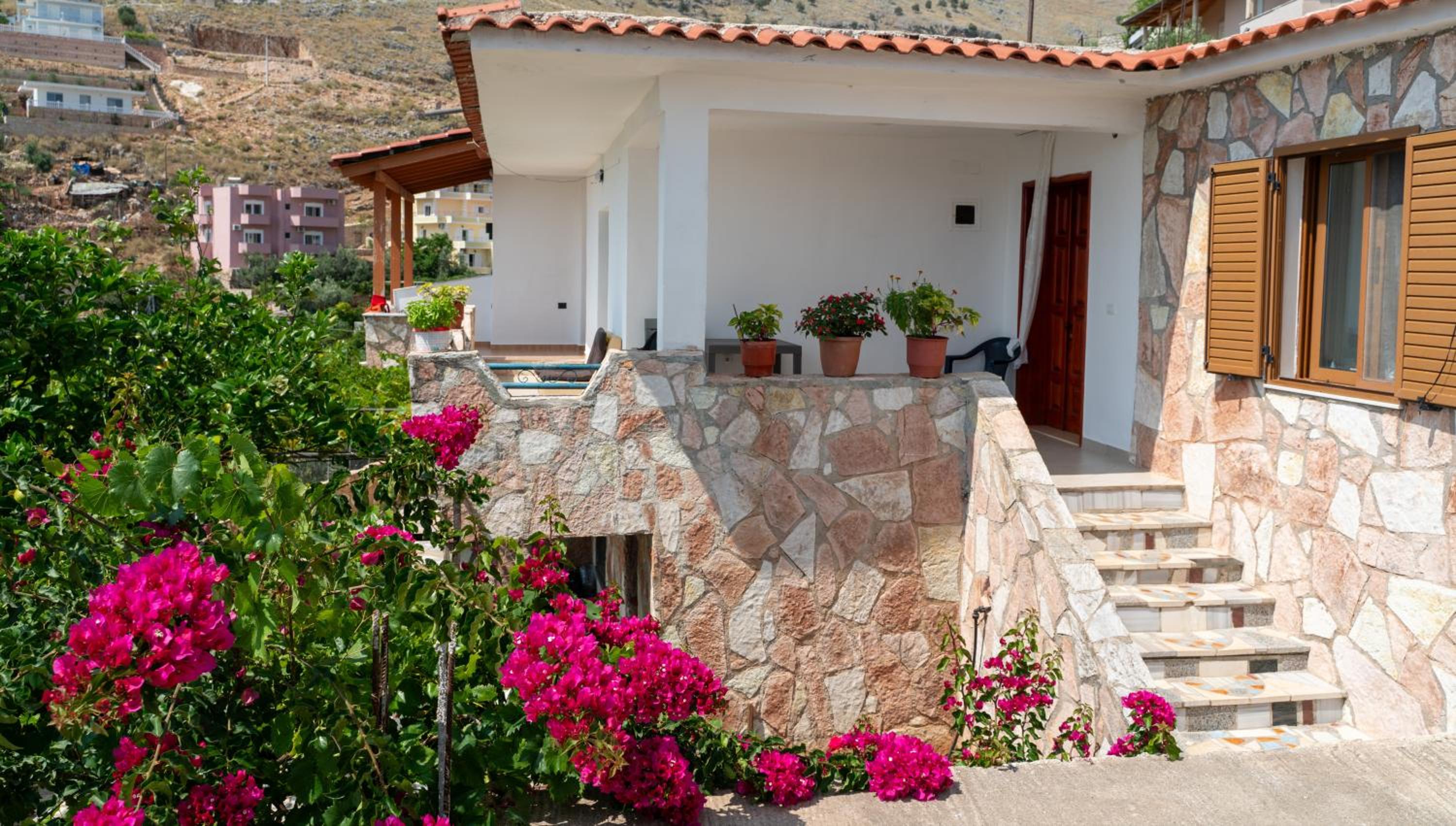Laa Melossa Sarande