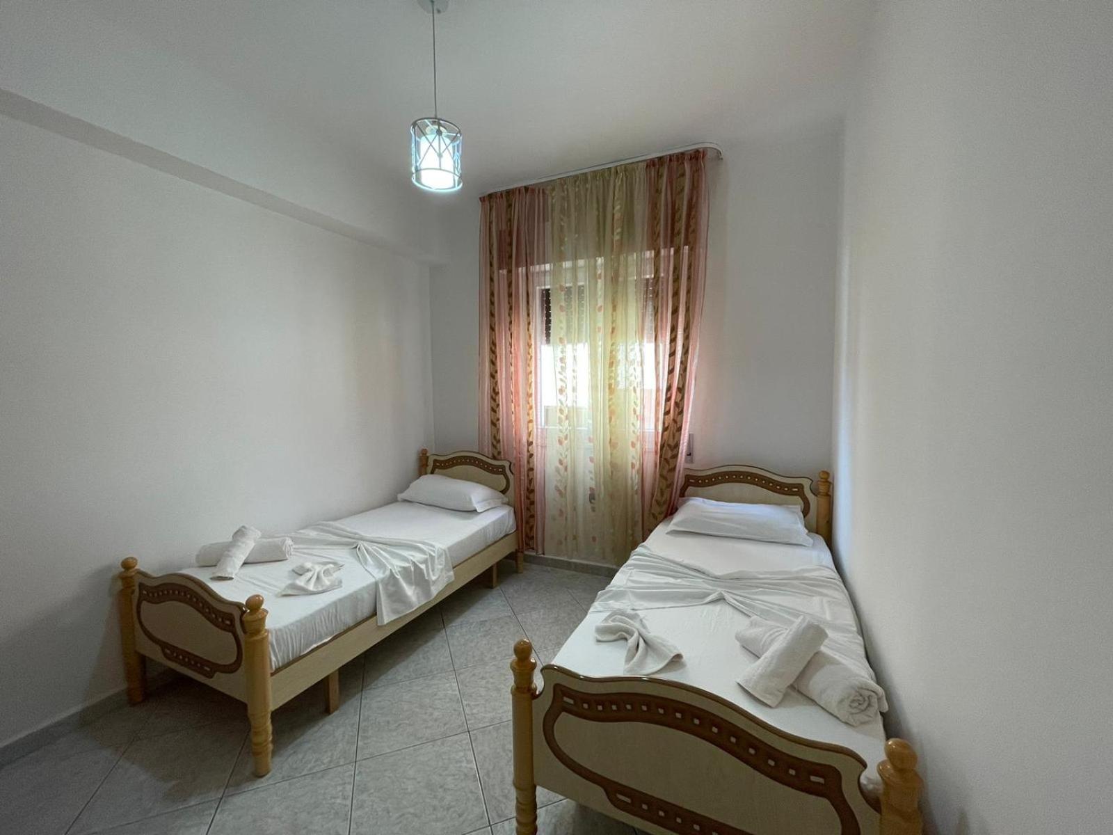 Villa Joli - 3 x spacious Houses with Yard & Parking in Central Vlore