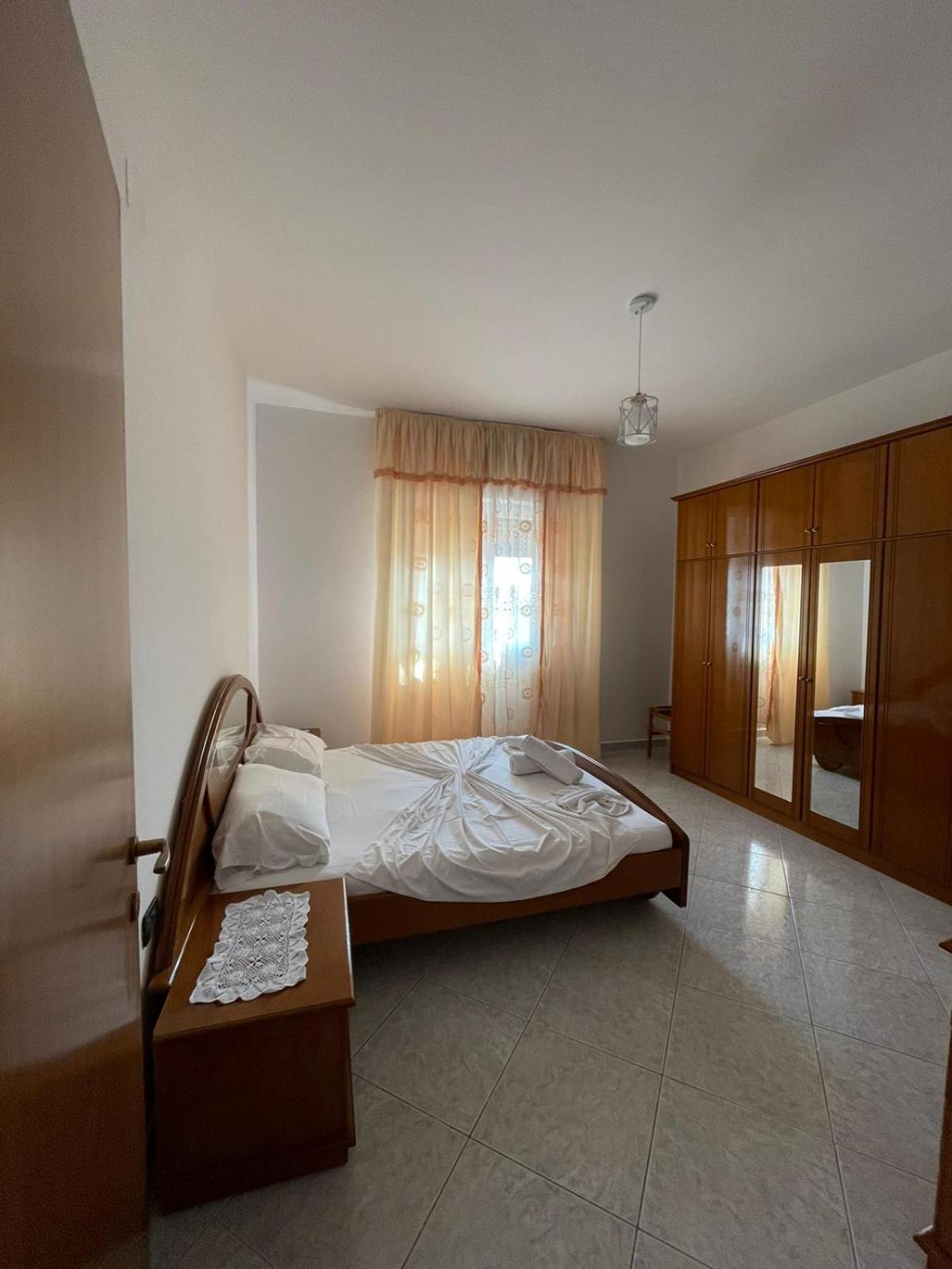 Villa Joli - 3 x spacious Houses with Yard & Parking in Central Vlore
