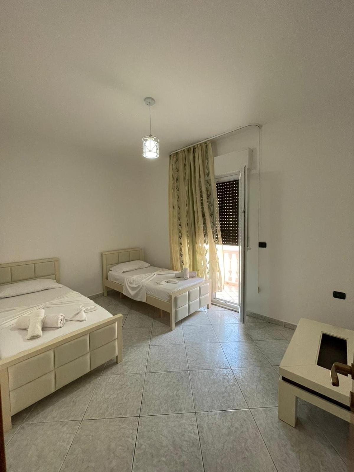 Villa Joli - 3 x spacious Houses with Yard & Parking in Central Vlore