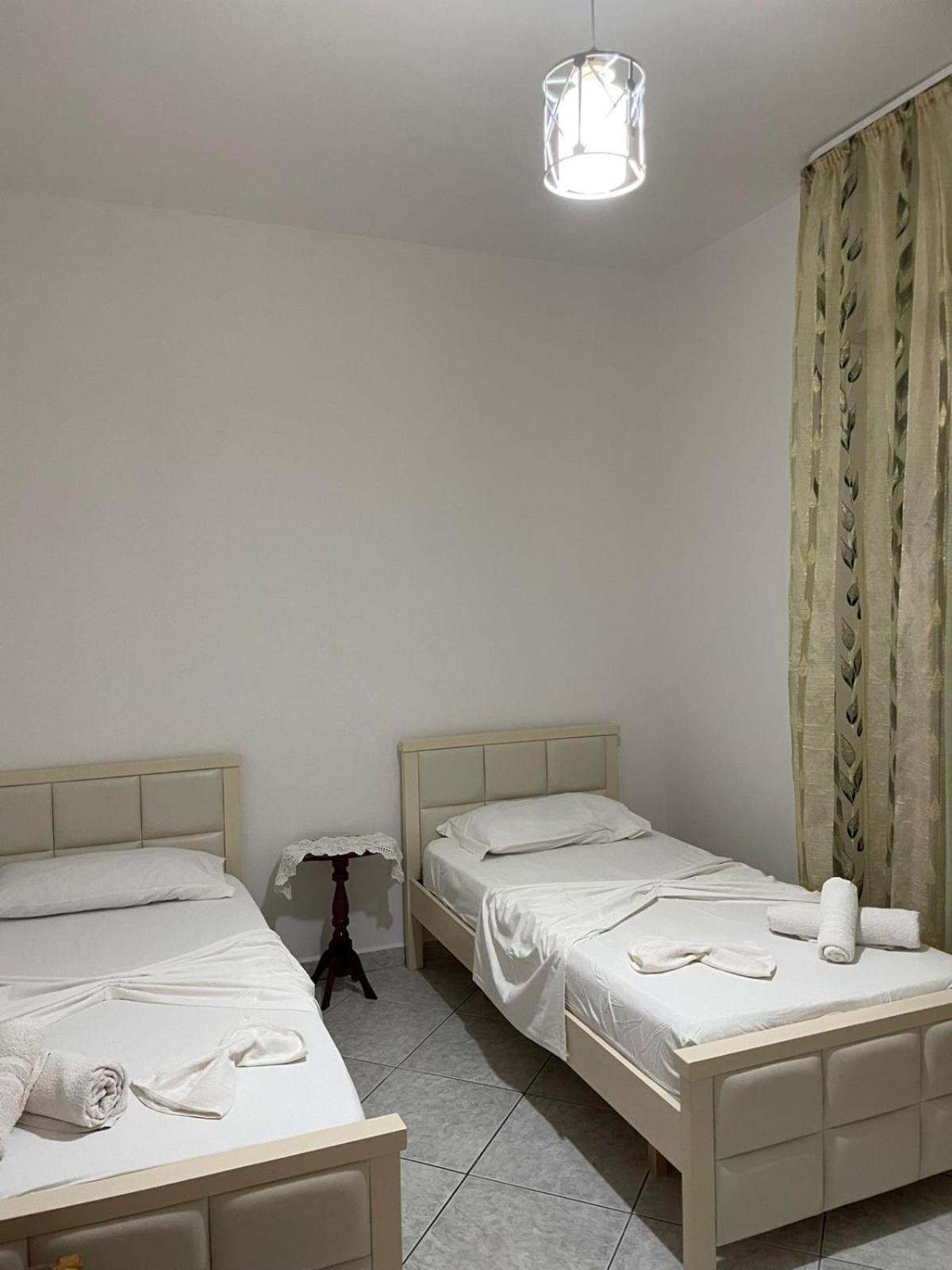 Villa Joli - 3 x spacious Houses with Yard & Parking in Central Vlore