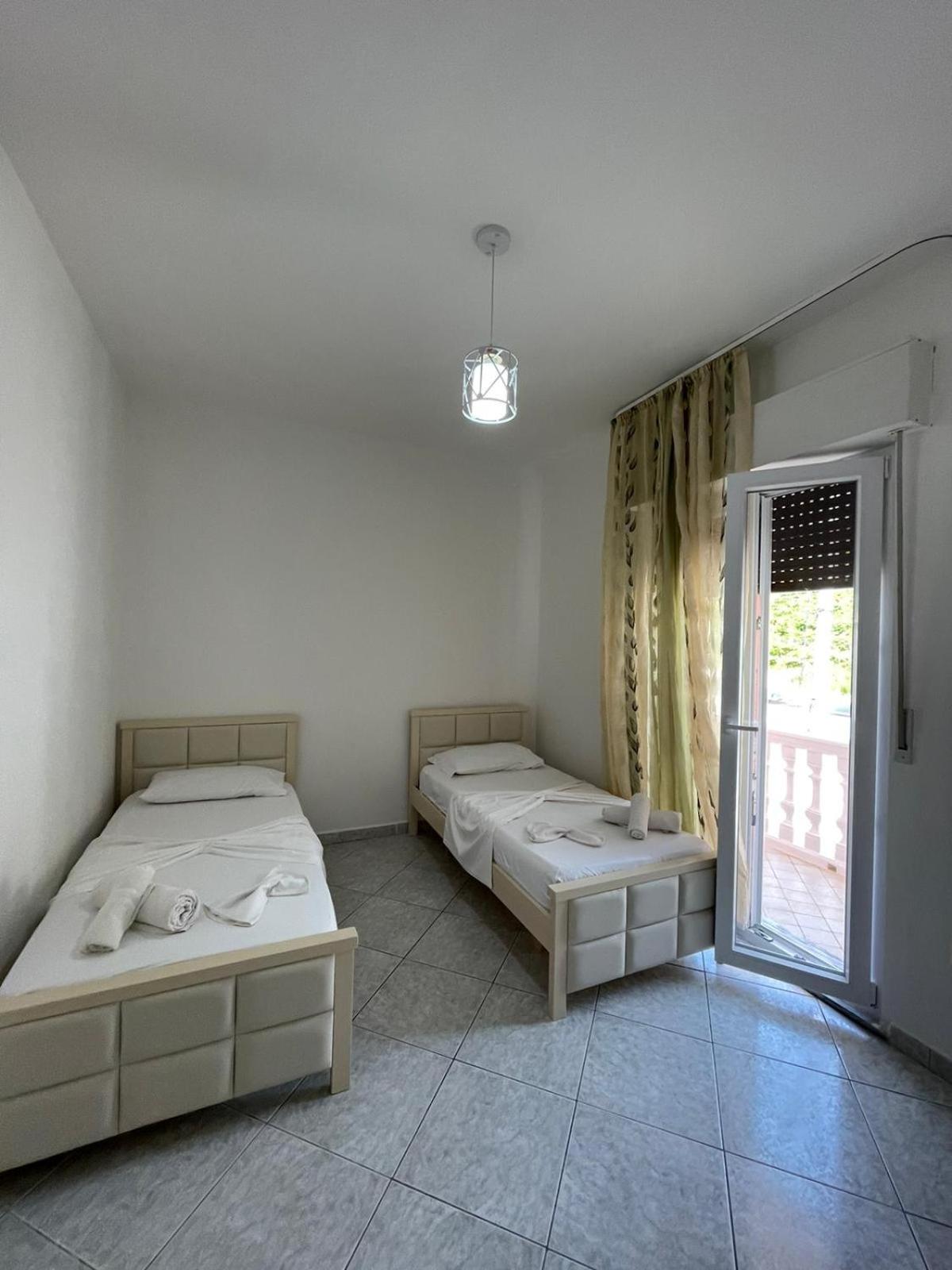 Villa Joli - 3 x spacious Houses with Yard & Parking in Central Vlore