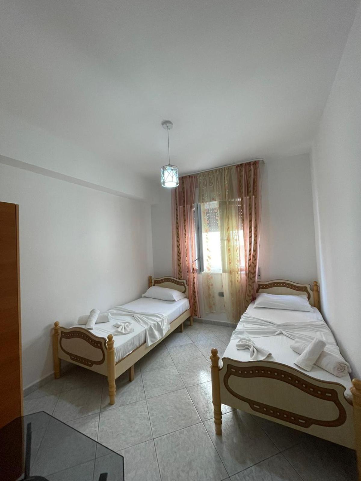 Villa Joli - 3 x spacious Houses with Yard & Parking in Central Vlore