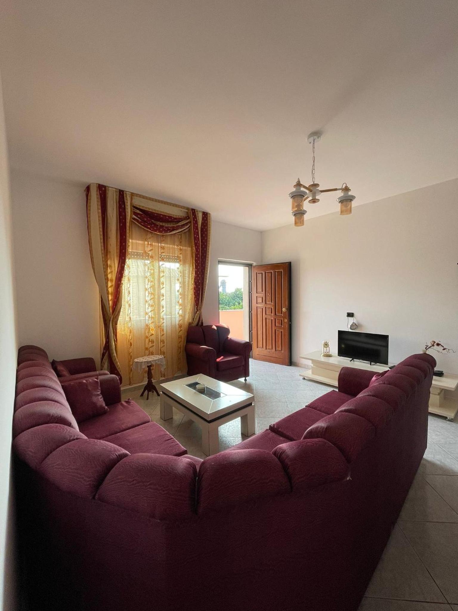 Villa Joli - 3 x spacious Houses with Yard & Parking in Central Vlore