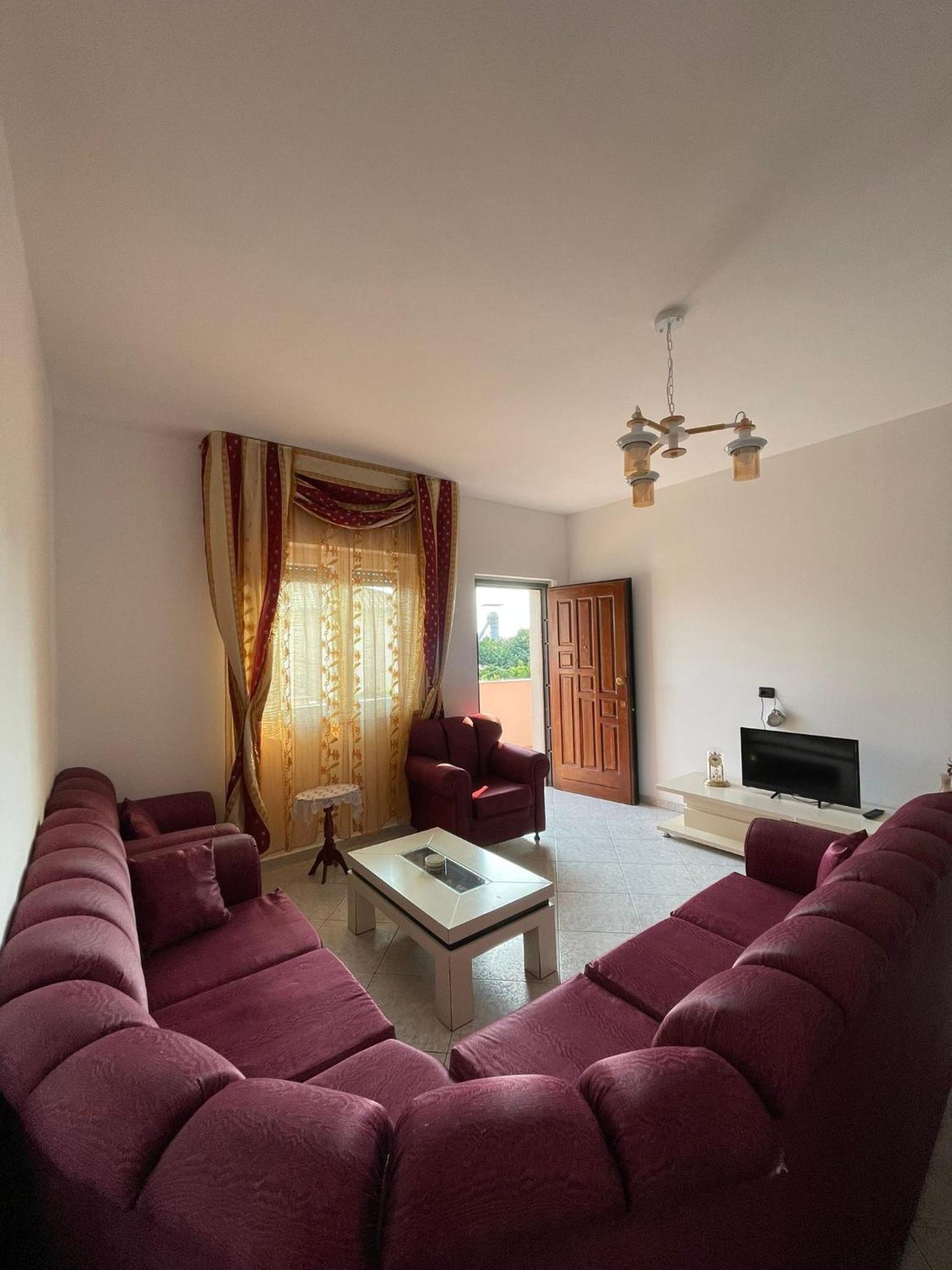 Villa Joli - 3 x spacious Houses with Yard & Parking in Central Vlore