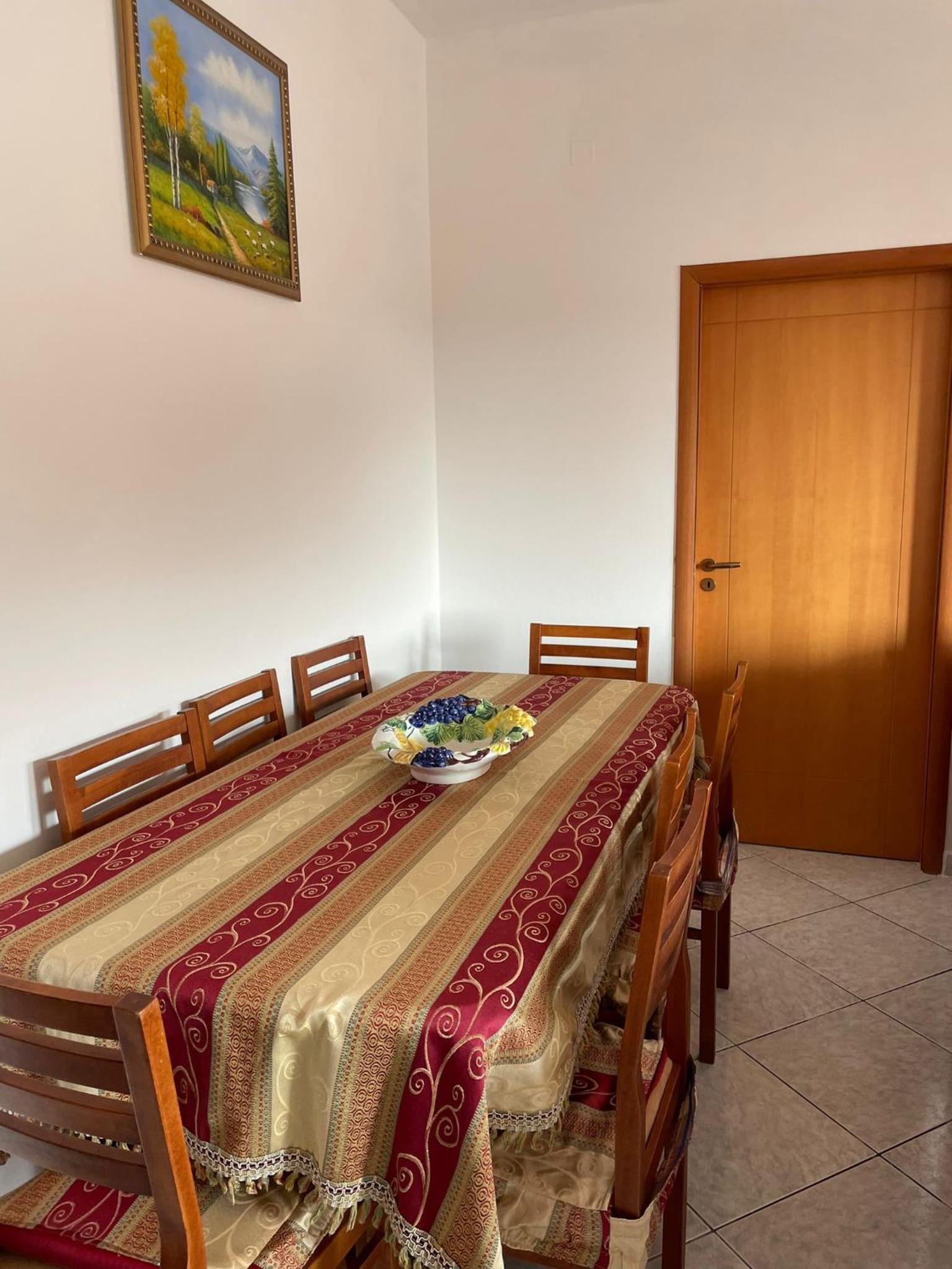 Villa Joli - 3 x spacious Houses with Yard & Parking in Central Vlore