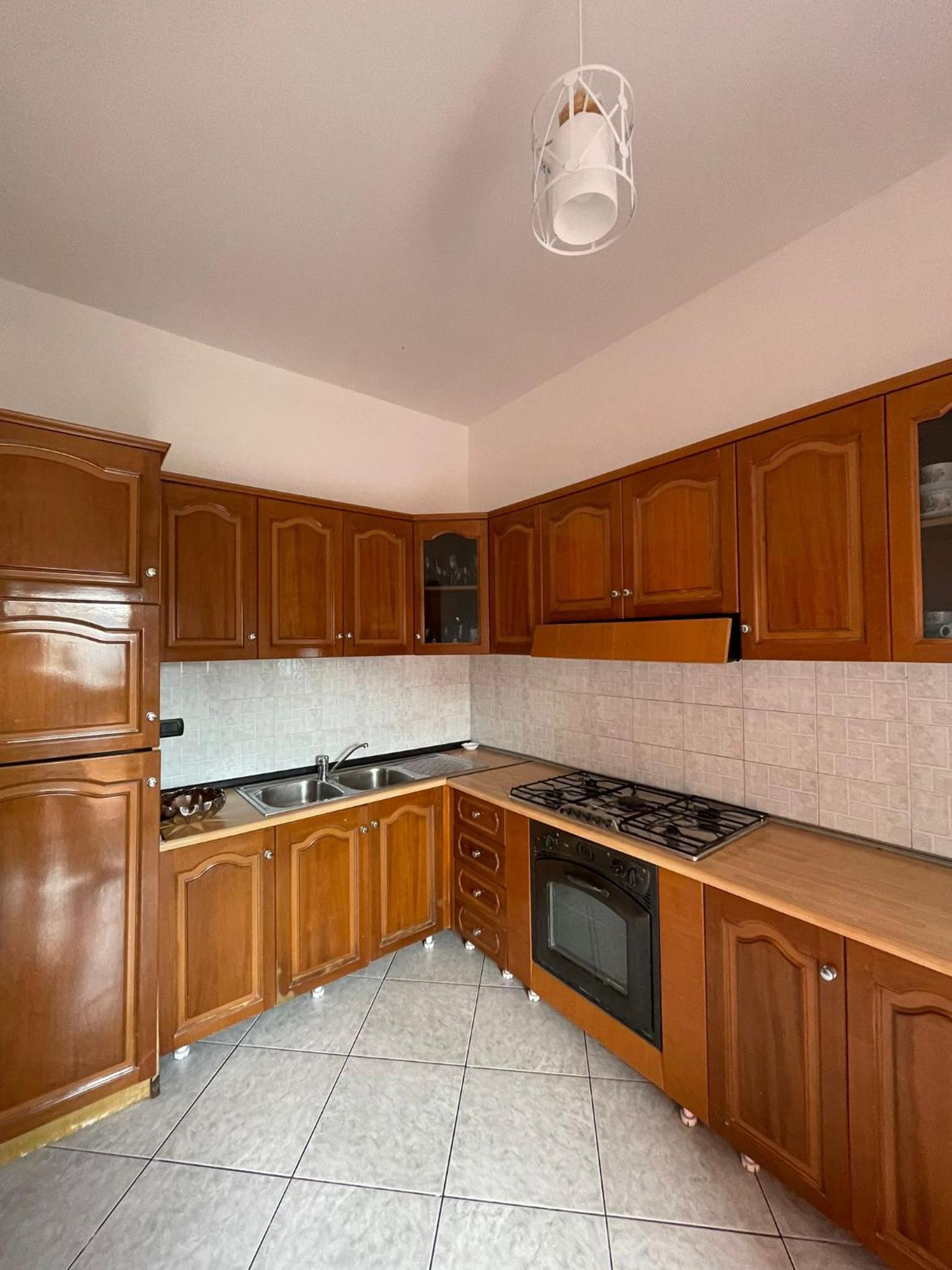 Villa Joli - 3 x spacious Houses with Yard & Parking in Central Vlore