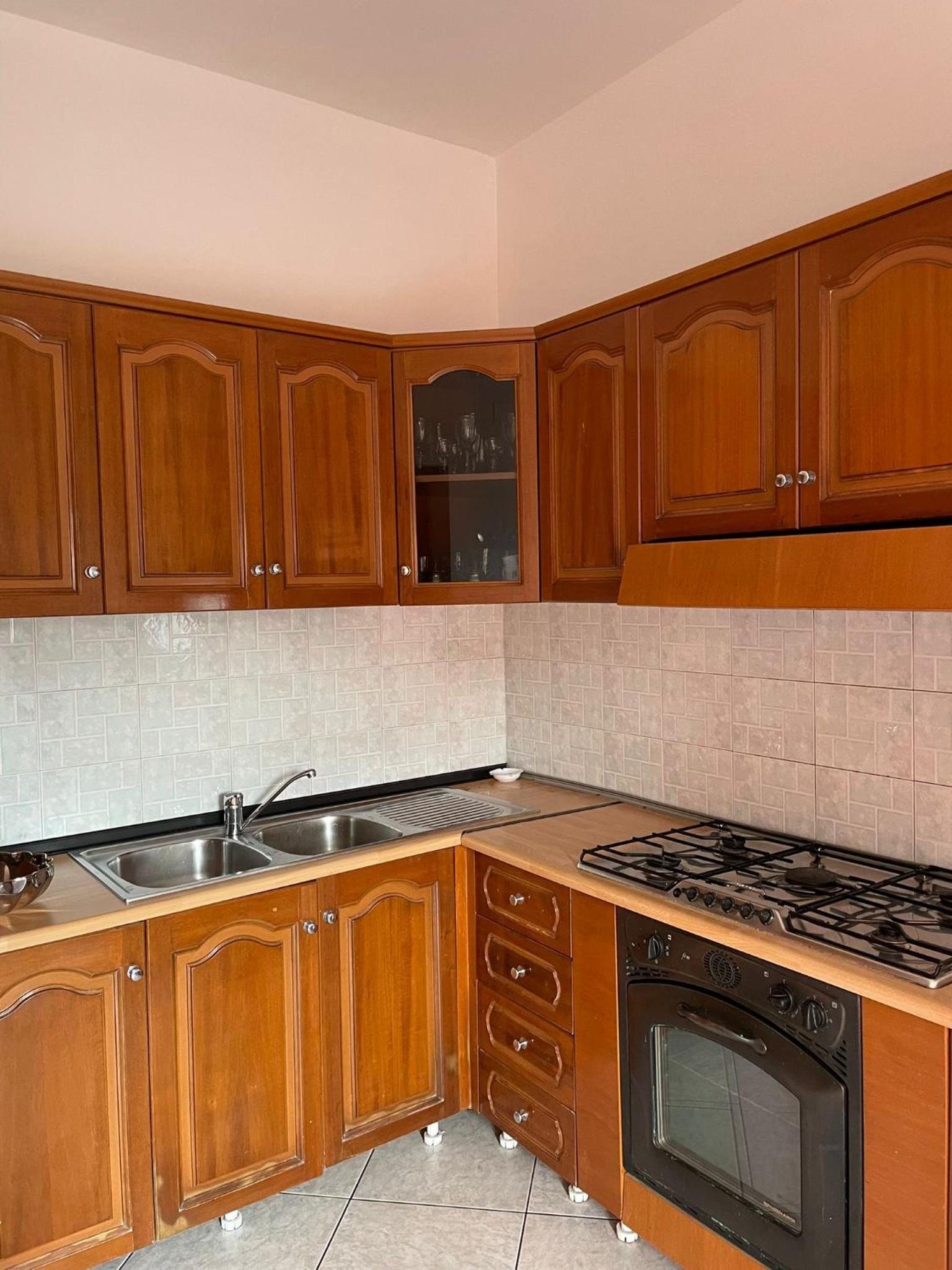 Villa Joli - 3 x spacious Houses with Yard & Parking in Central Vlore