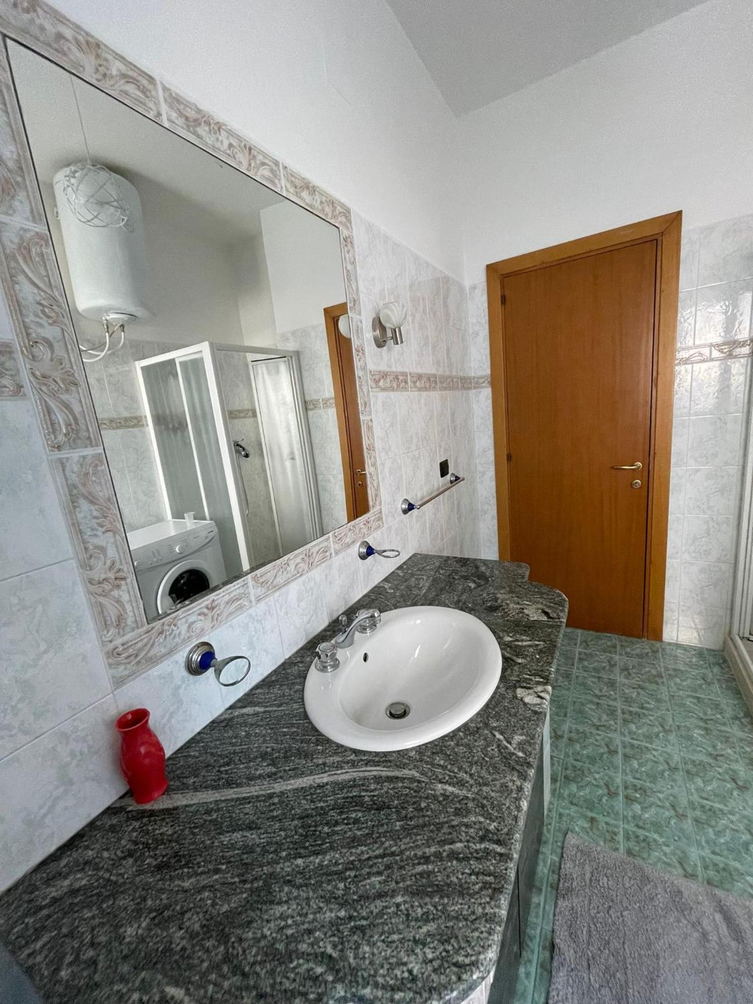 Villa Joli - 3 x spacious Houses with Yard & Parking in Central Vlore