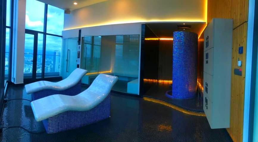 Star Holiday Sky Pool KLCC