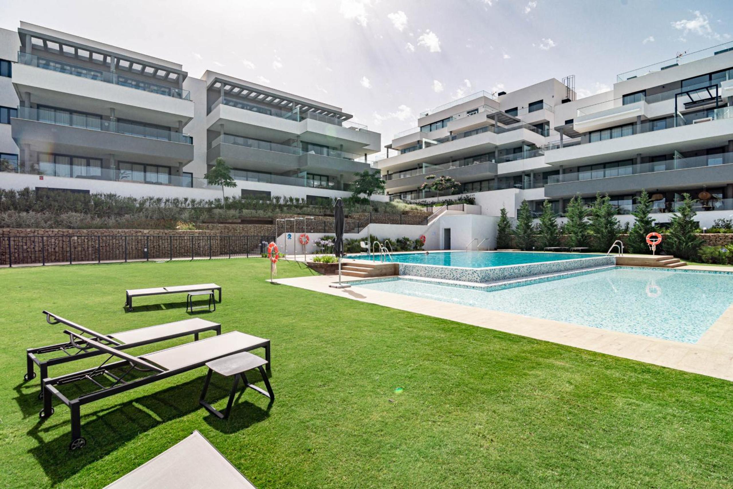 LME101A- Lovley Apartment with stunning views view 5