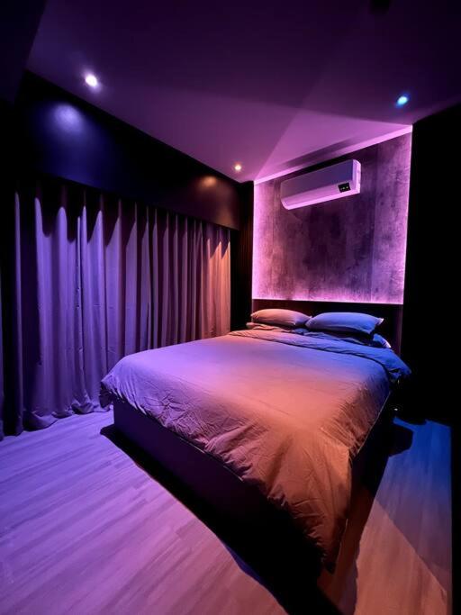 Whole Condo with balcony by SettleIn Condo Rentals view 4