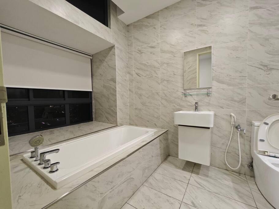 Trevor@Imperio residence studio bathtub kingsizebed jonker phalawan