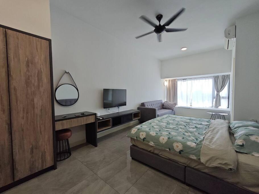 Trevor@Imperio residence studio bathtub kingsizebed jonker phalawan