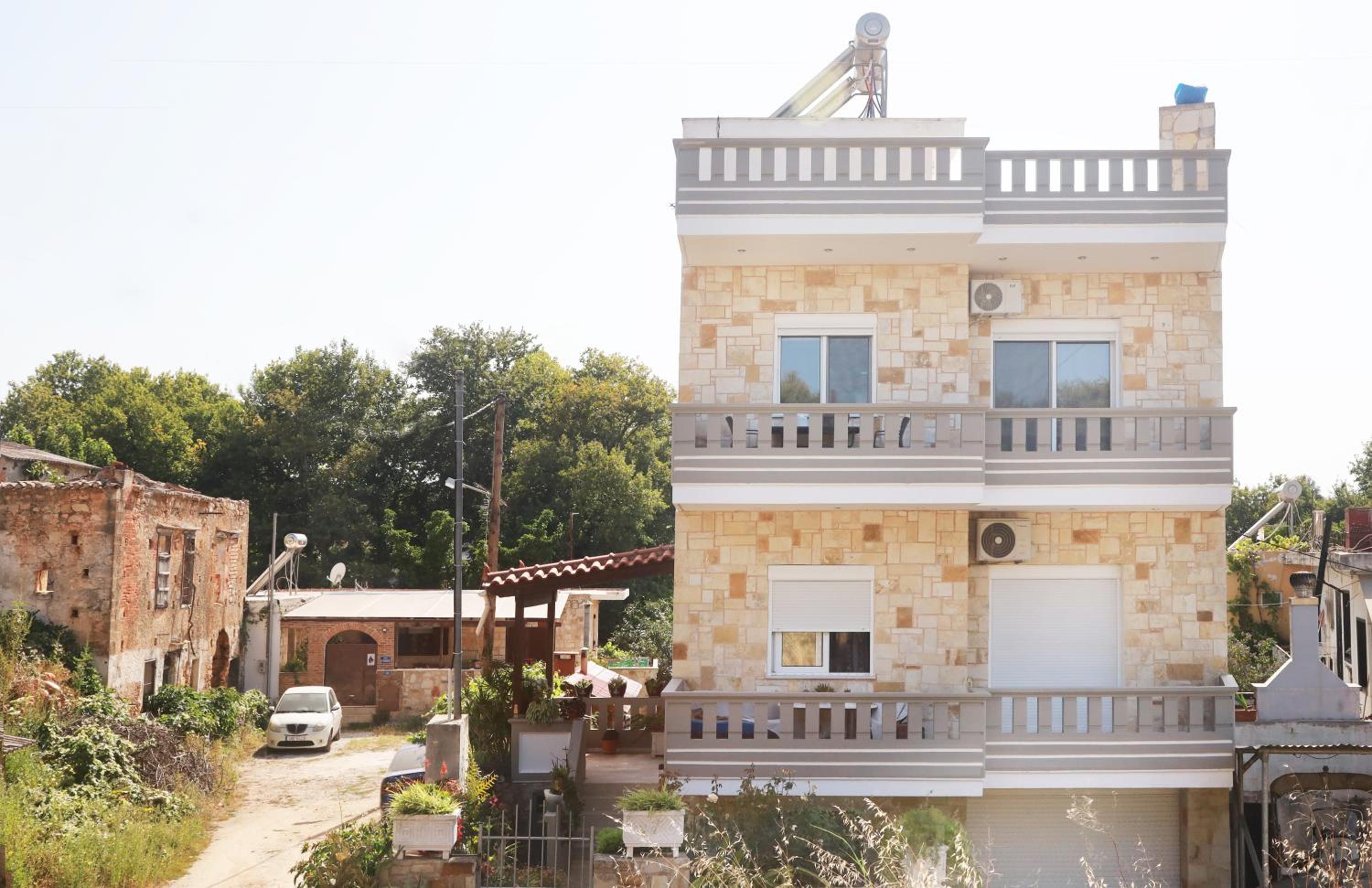 Tzei House