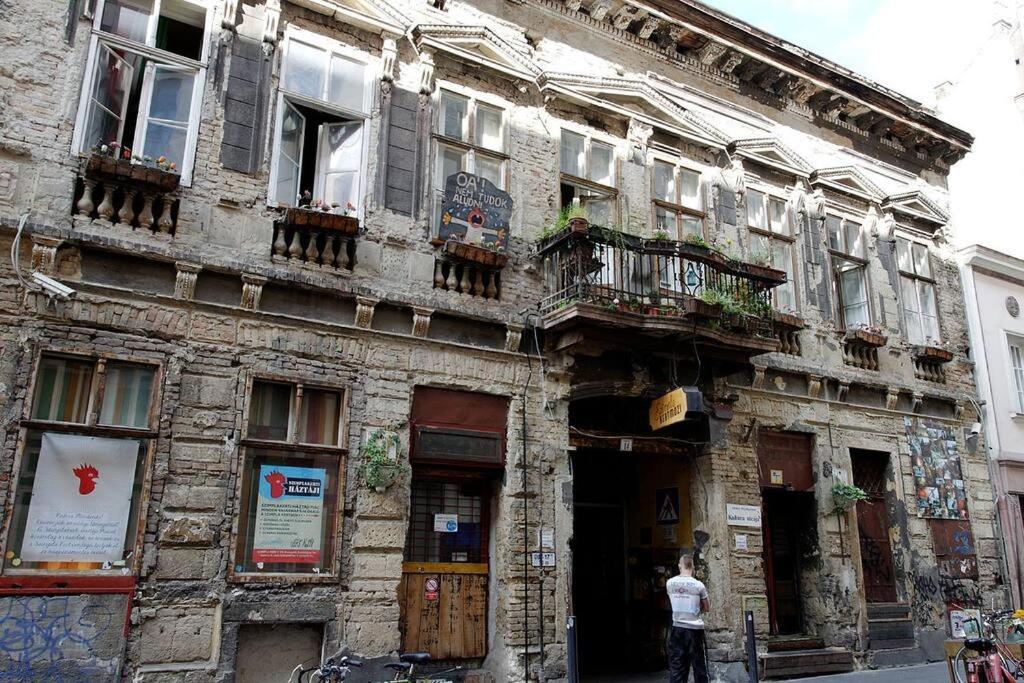 Szimpla-Synagogue-Kazinczy Str