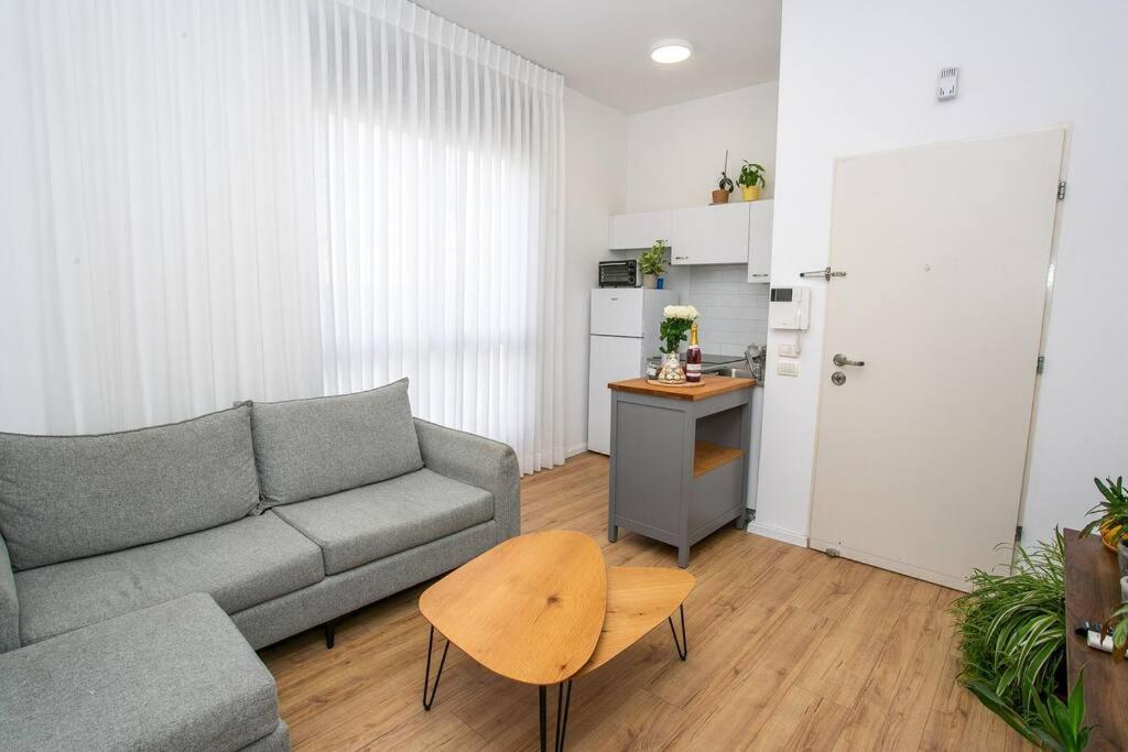 Amazing Dizengoff Square Home
