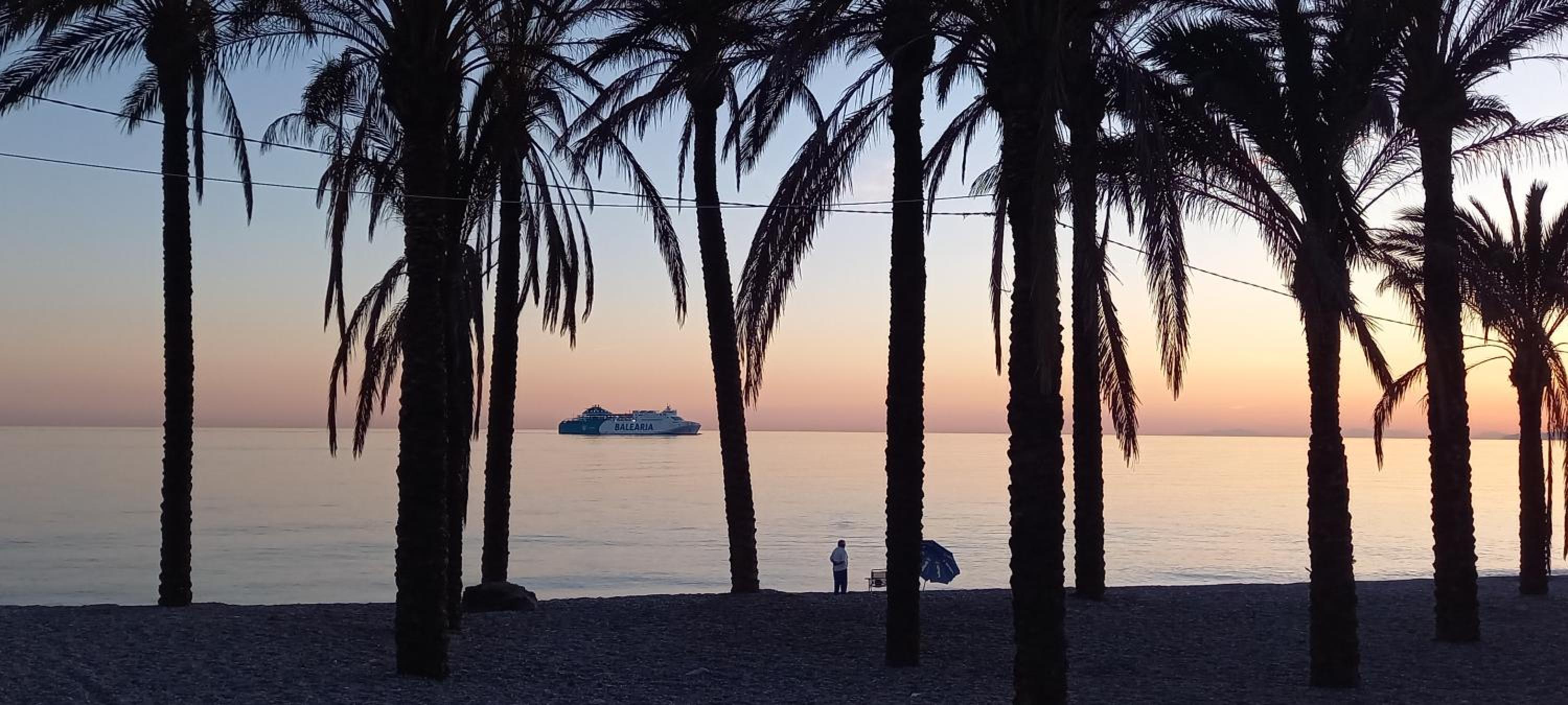 APARTAMENTO PRIMERA LÍNEA DE PLAYA