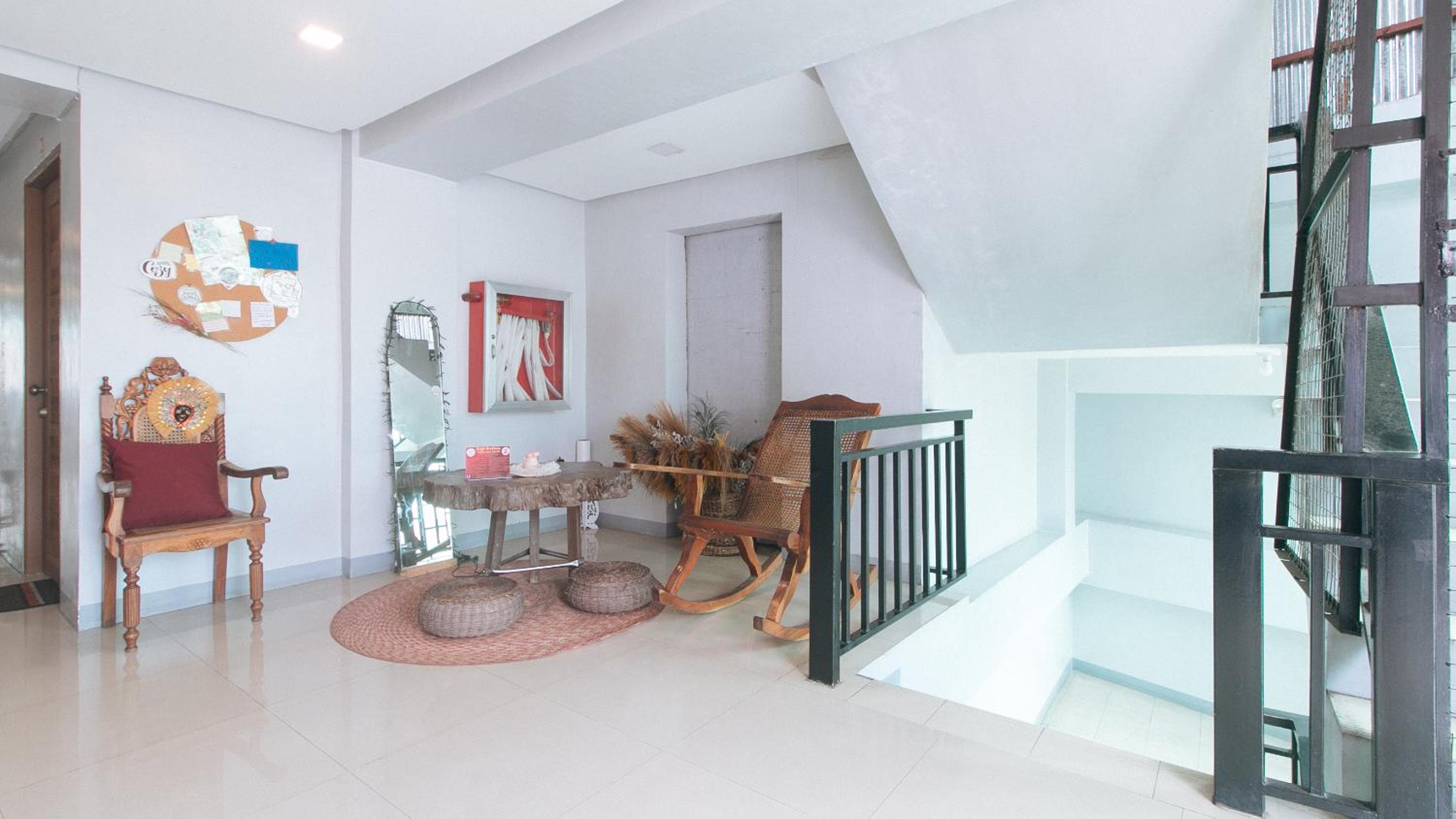 Budget Backpackers Transient House near NAIA by RedDoorz view 3
