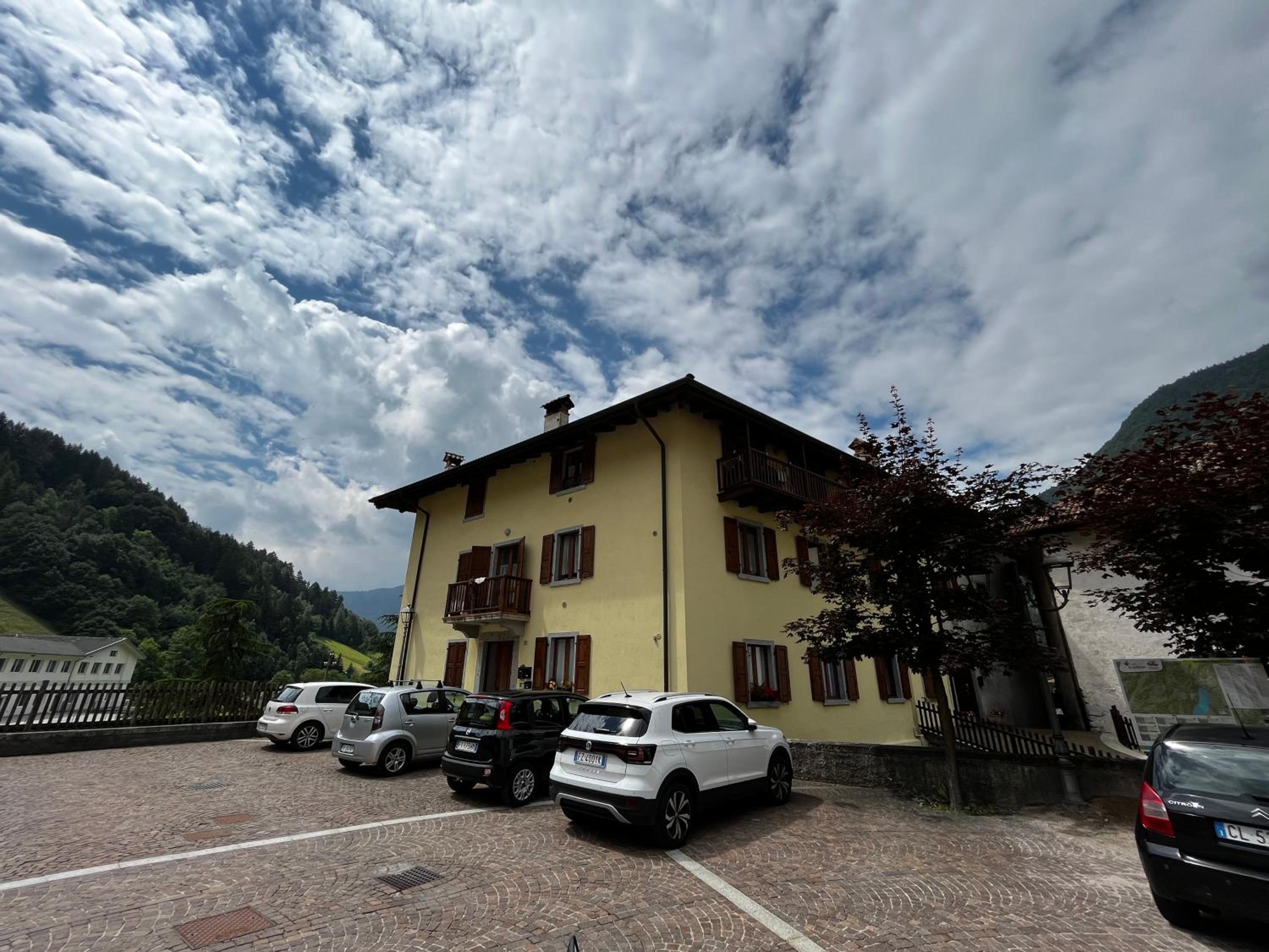 Casa Miravalle Mountain Apartments view 3