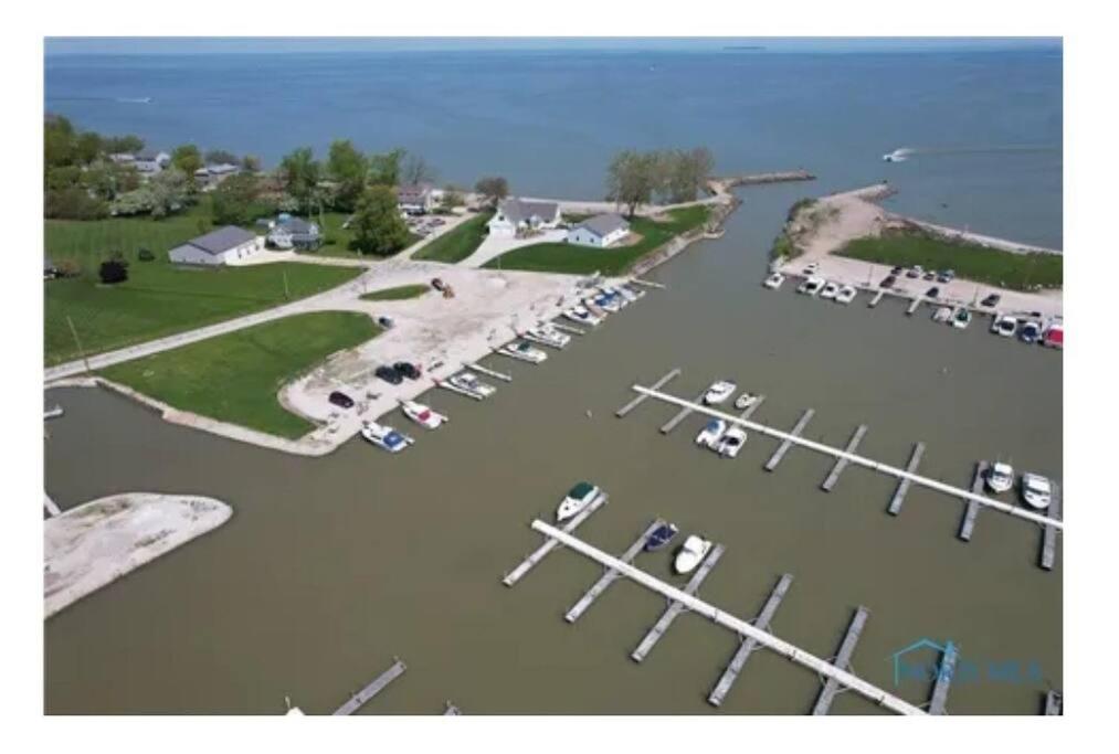 Sunnie Days condo in Oak Harbor on Lake Erie! view 5