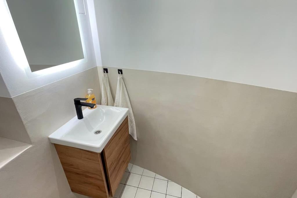 Modern City Apartment l Netflix l fast wifi l Xbox