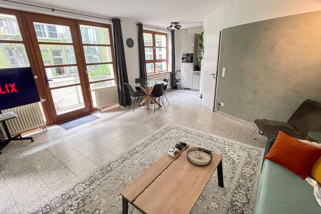 Modern City Apartment l Netflix l fast wifi l Xbox