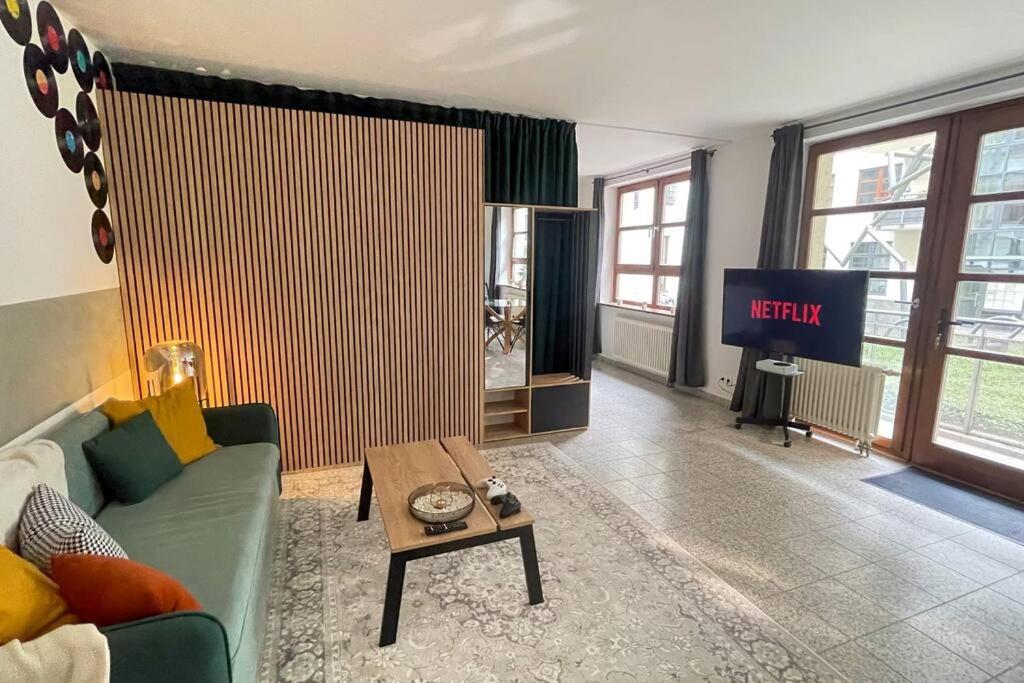 Modern City Apartment l Netflix l fast wifi l Xbox