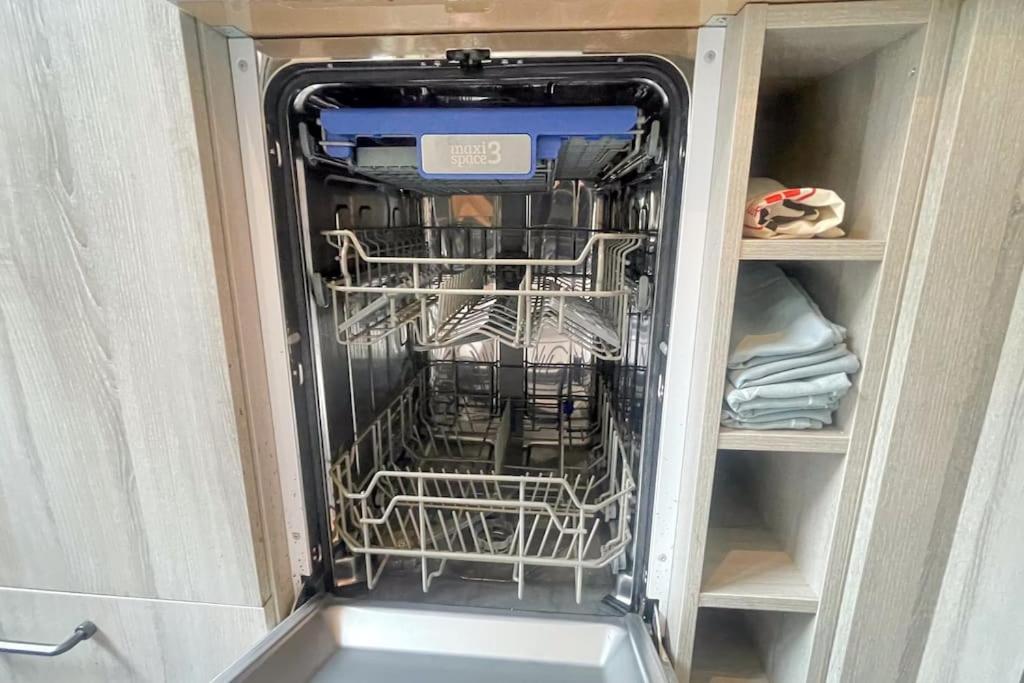 Modern City Apartment l Netflix l fast wifi l Xbox