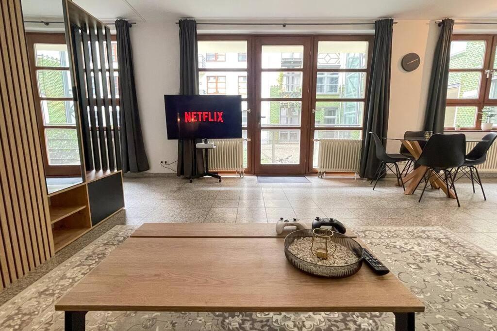 Modern City Apartment l Netflix l fast wifi l Xbox