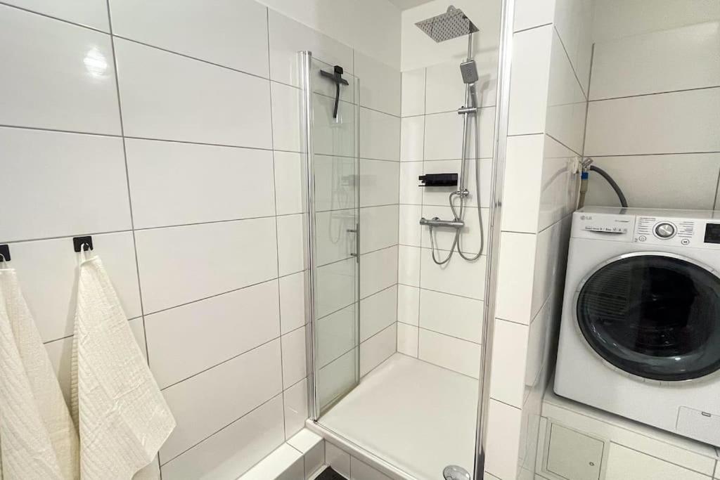 Modern City Apartment l Netflix l fast wifi l Xbox