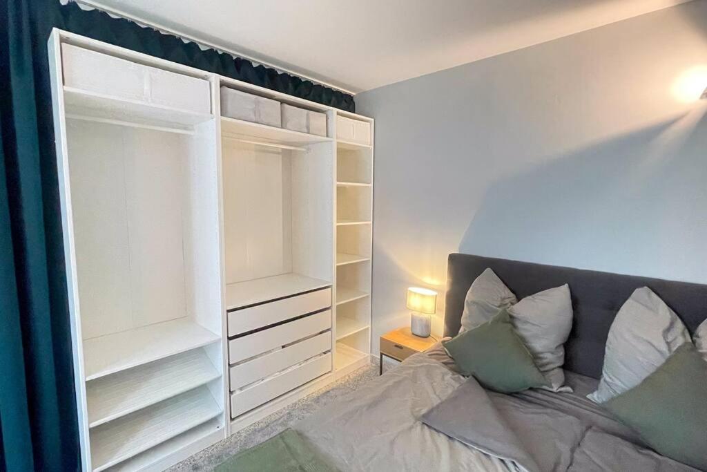 Modern City Apartment l Netflix l fast wifi l Xbox