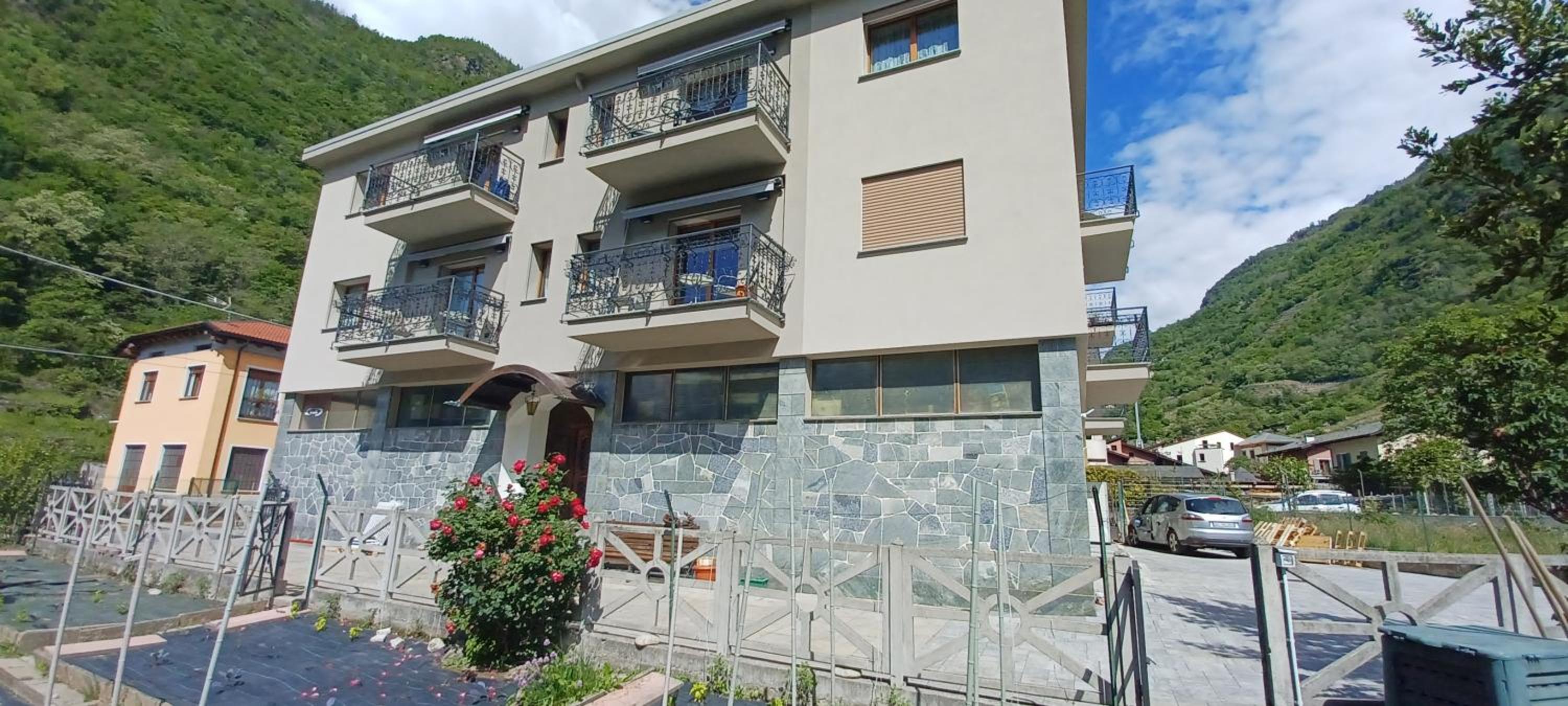 Retica Tirano garage EV Station & Biliards BBQ e private Parking view 3