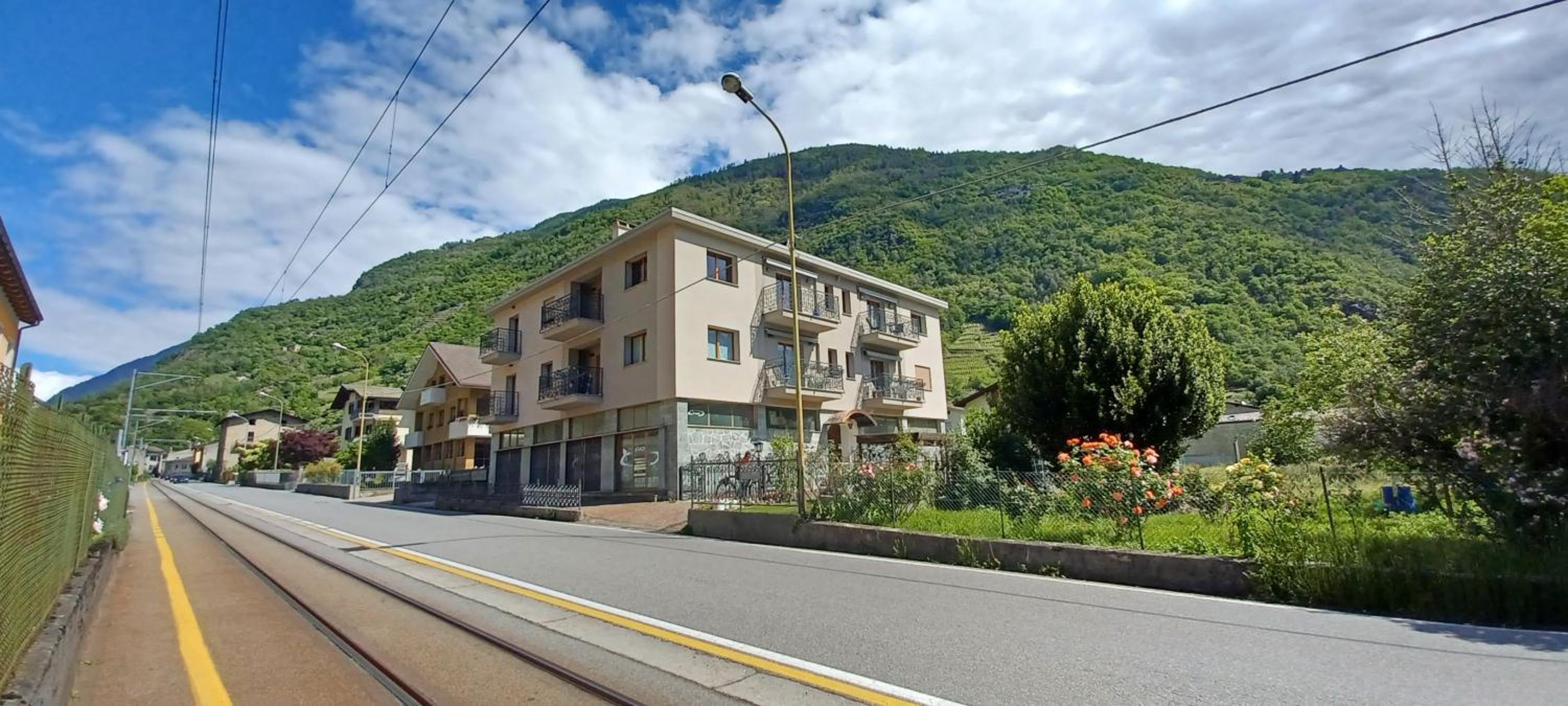 Retica Tirano garage EV Station & Biliards BBQ e private Parking view 2