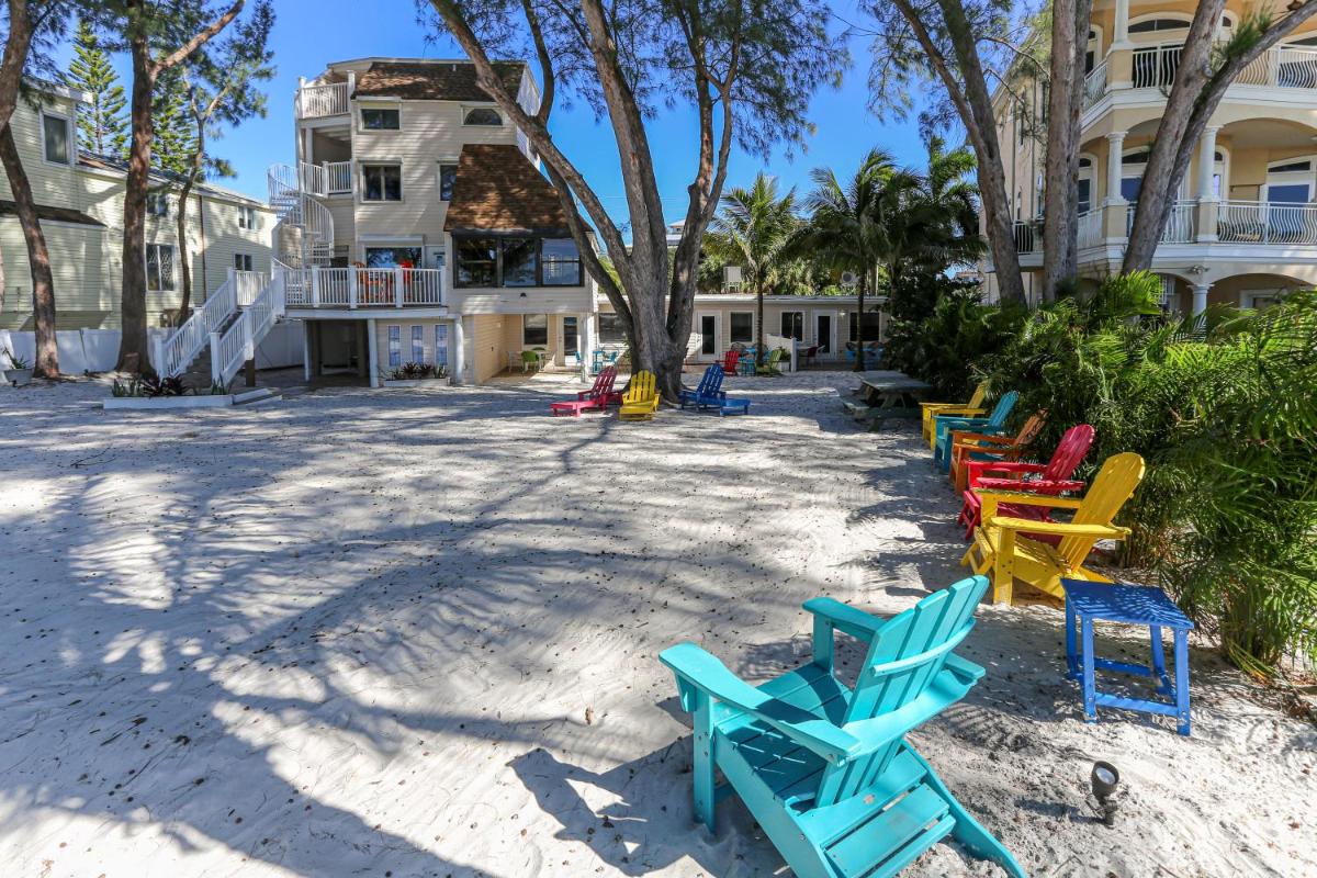 Sunset Beach House - Beach Hugger 1 view 3