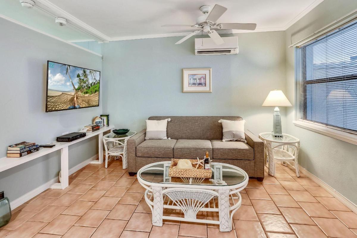 Sunset Beach House - Beach Hugger 1 view 5