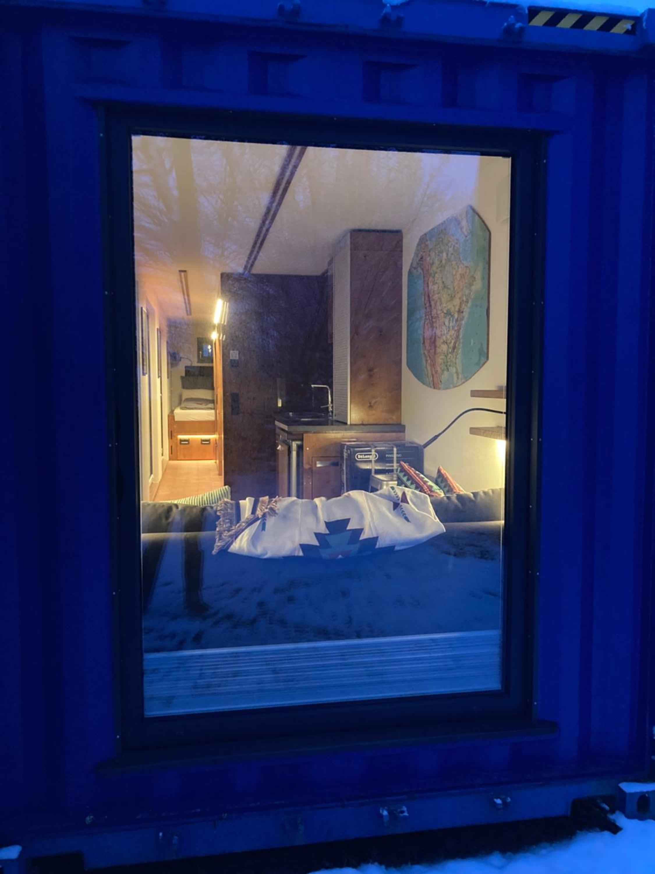 Tiny House im Seecontainer mit Parkplatz, Glasfaser, Veranda und gehobener Ausstattung