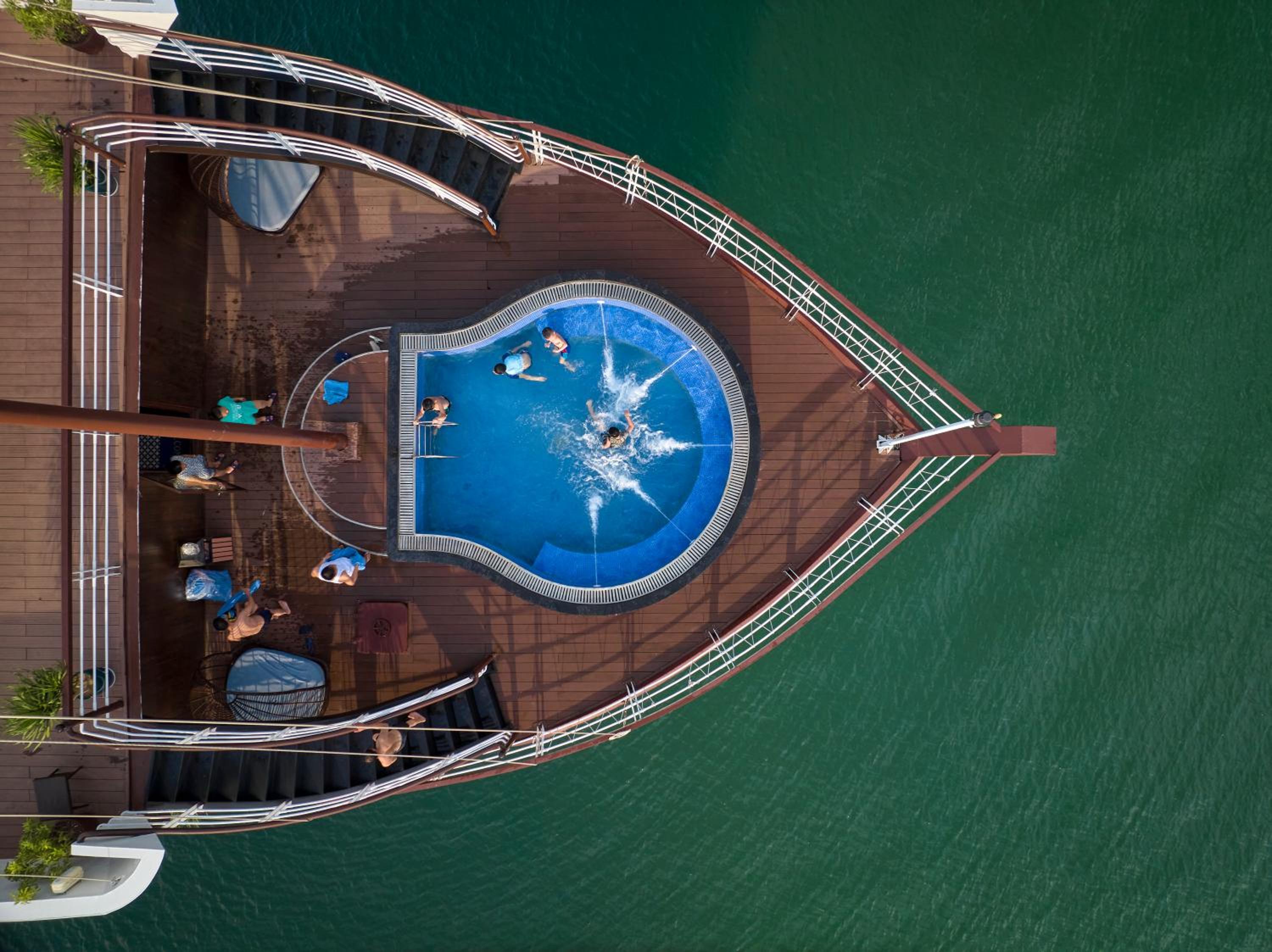 M'Gloria Cruise by HAG view 3