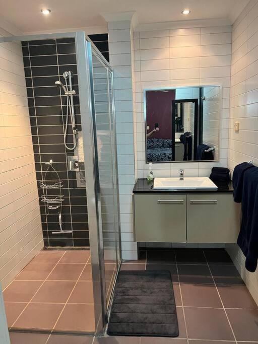 Katara On Cavenagh - 2 Bed 2 Bath Central CBD
