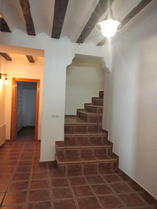 Agradable casa con chimenea interior y barbacoa.