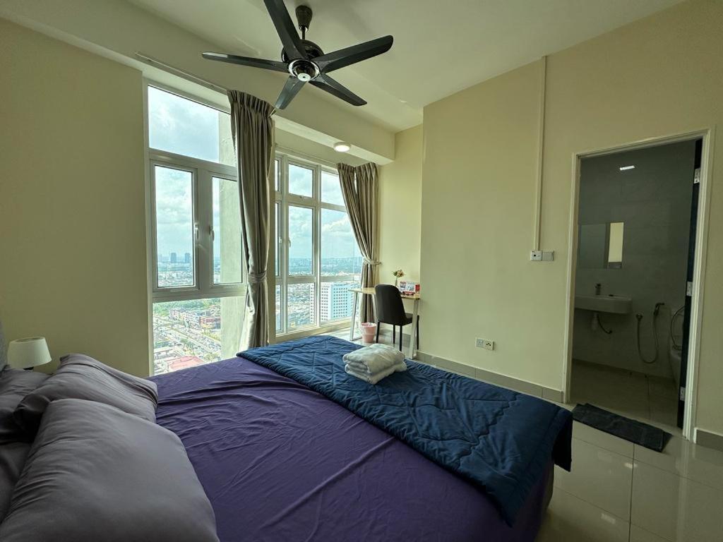 Twin Galaxy 6Pax 2Bedroom High floor with balcony Netflix WiFi