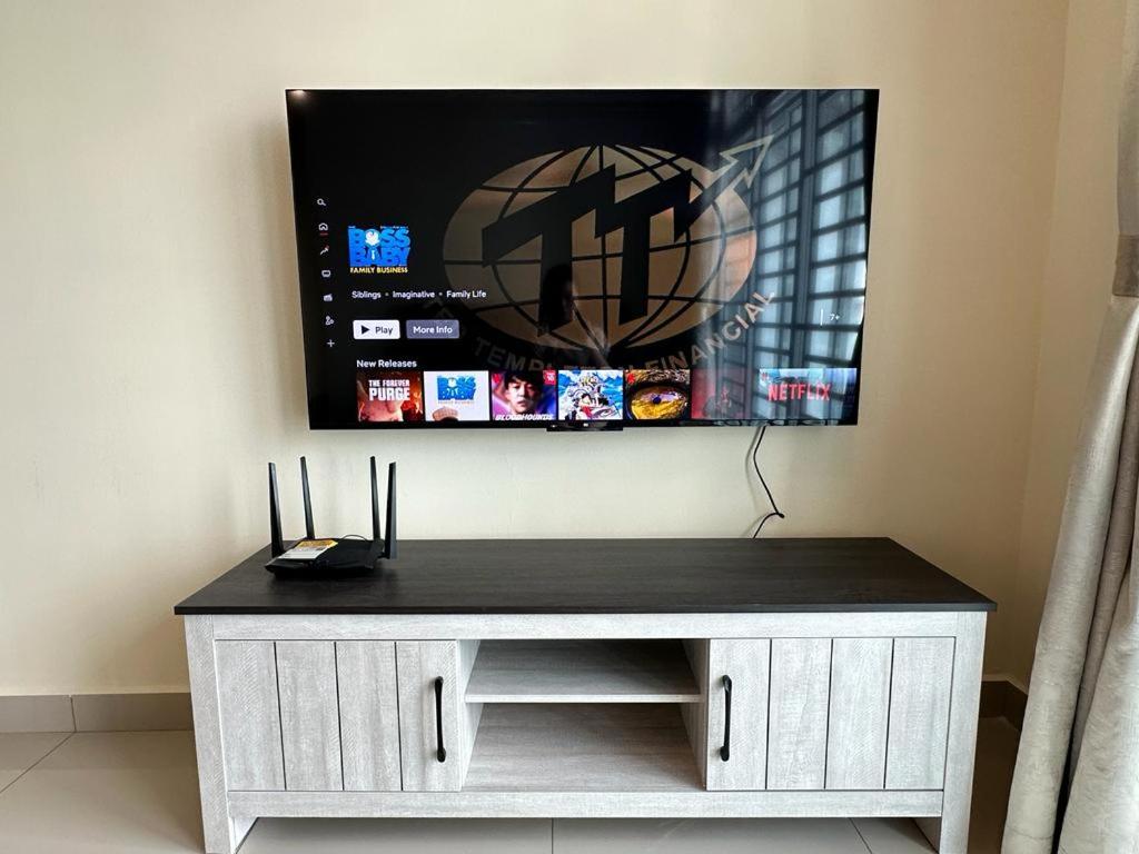 Twin Galaxy 6Pax 2Bedroom High floor with balcony Netflix WiFi