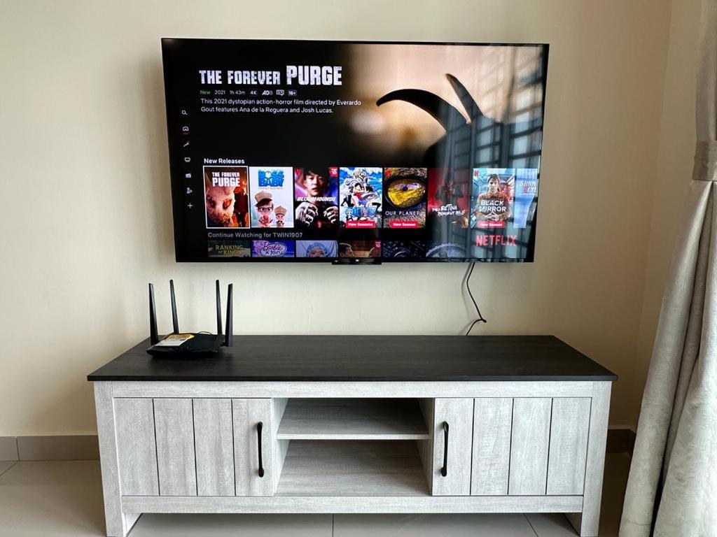 Twin Galaxy 6Pax 2Bedroom High floor with balcony Netflix WiFi