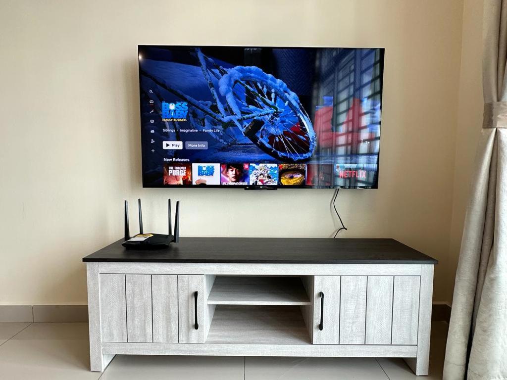 Twin Galaxy 6Pax 2Bedroom High floor with balcony Netflix WiFi