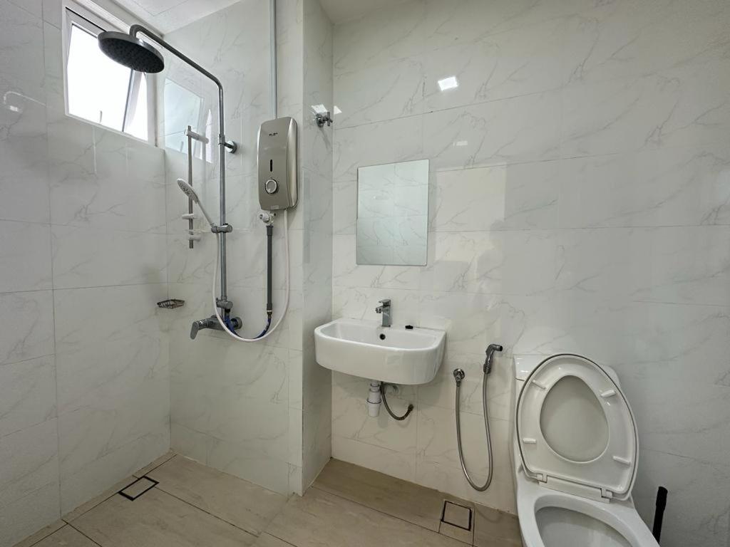 Twin Galaxy 6Pax 2Bedroom High floor with balcony Netflix WiFi