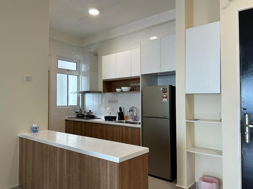 Twin Galaxy 6Pax 2Bedroom High floor with balcony Netflix WiFi